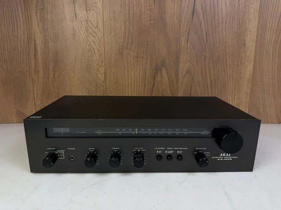 Akai - AA-1015 Solid state stereo receiver