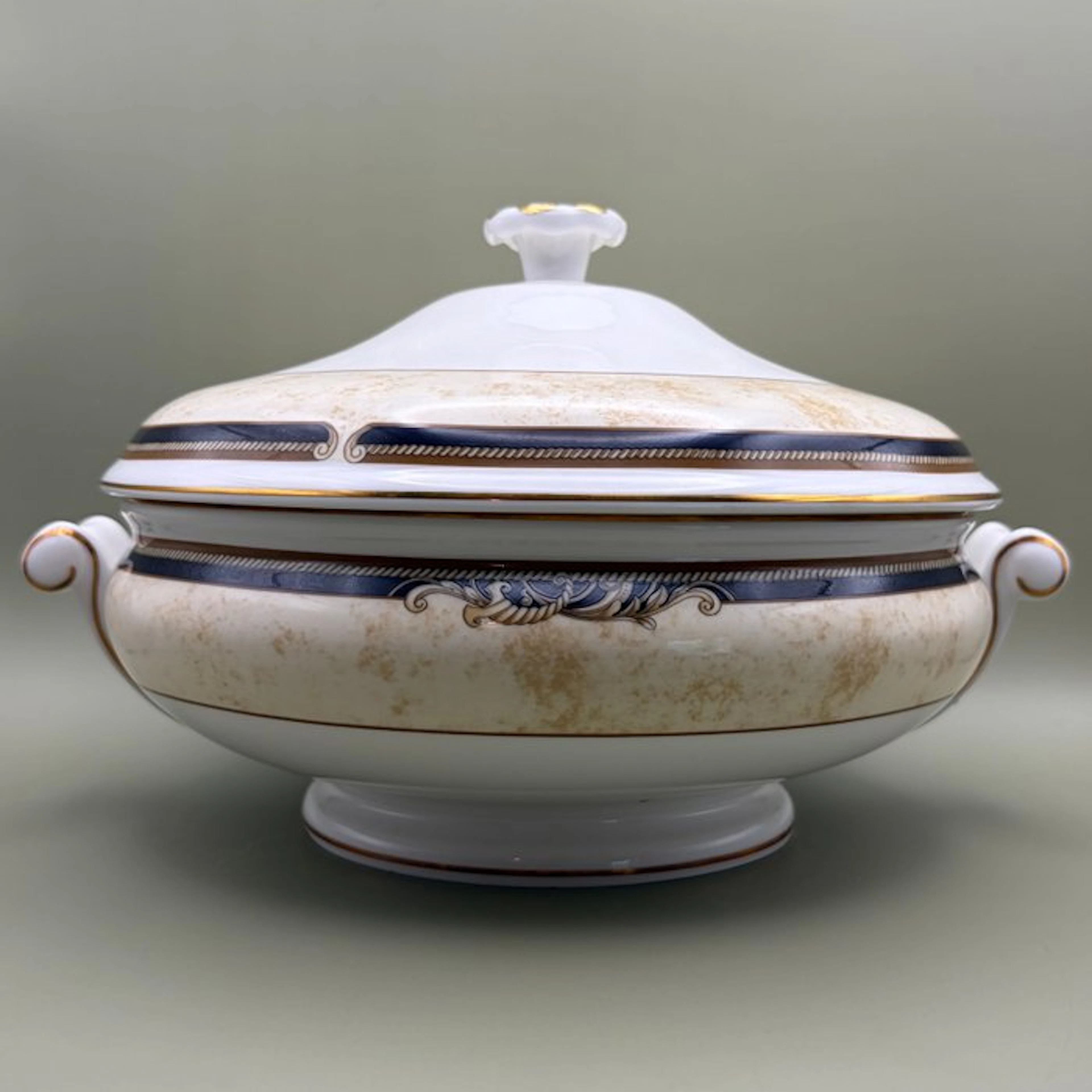 Wedgwood - Tureen - Wedgwood Cornucopia Vegetable Tureen with Lid - Bone china