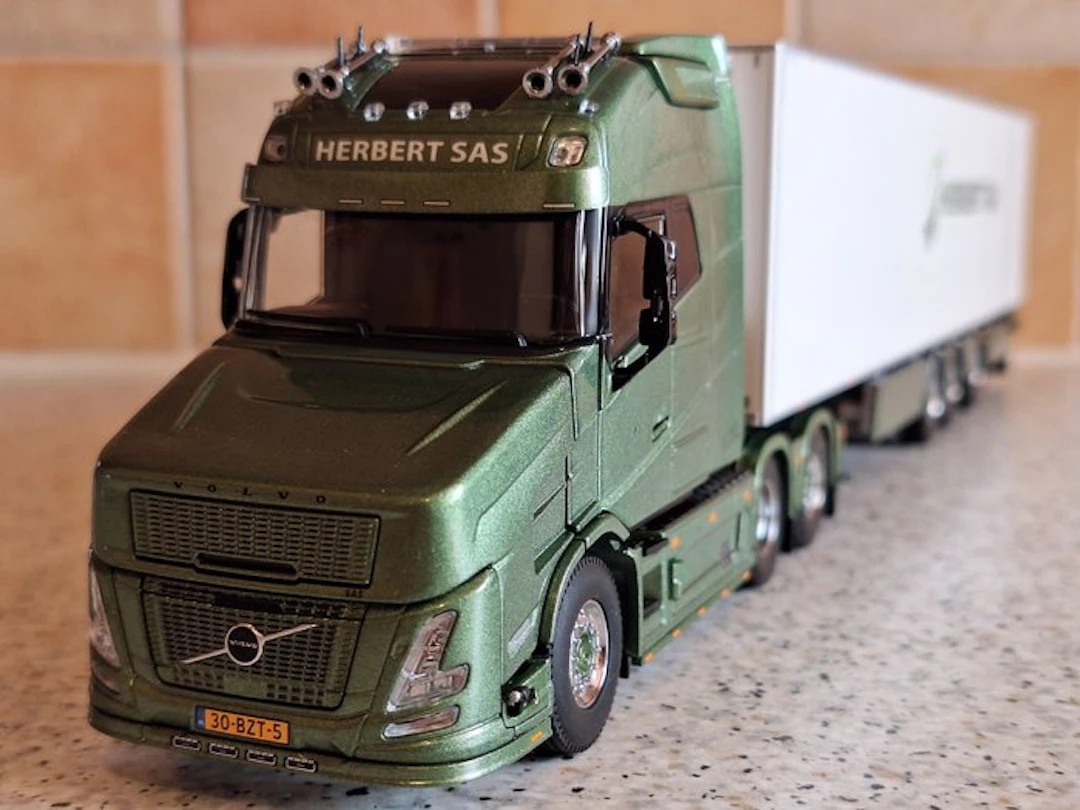 WSI Models 1:50 - Model truck - VOLVO (Vlastuin Torpedo)...