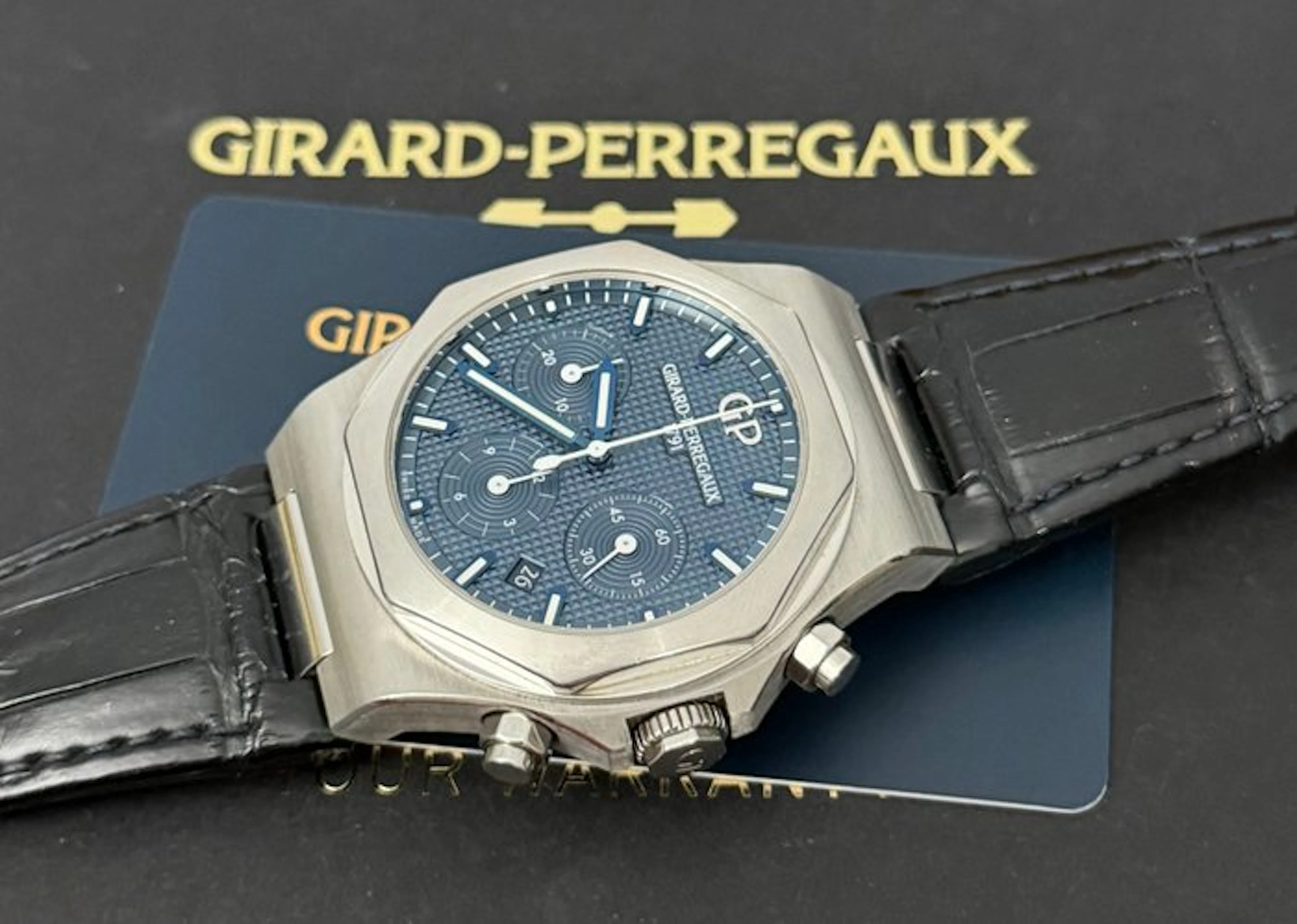 Girard-Perregaux - Laureato - 81020-11-431-BB4A - Men - 2020