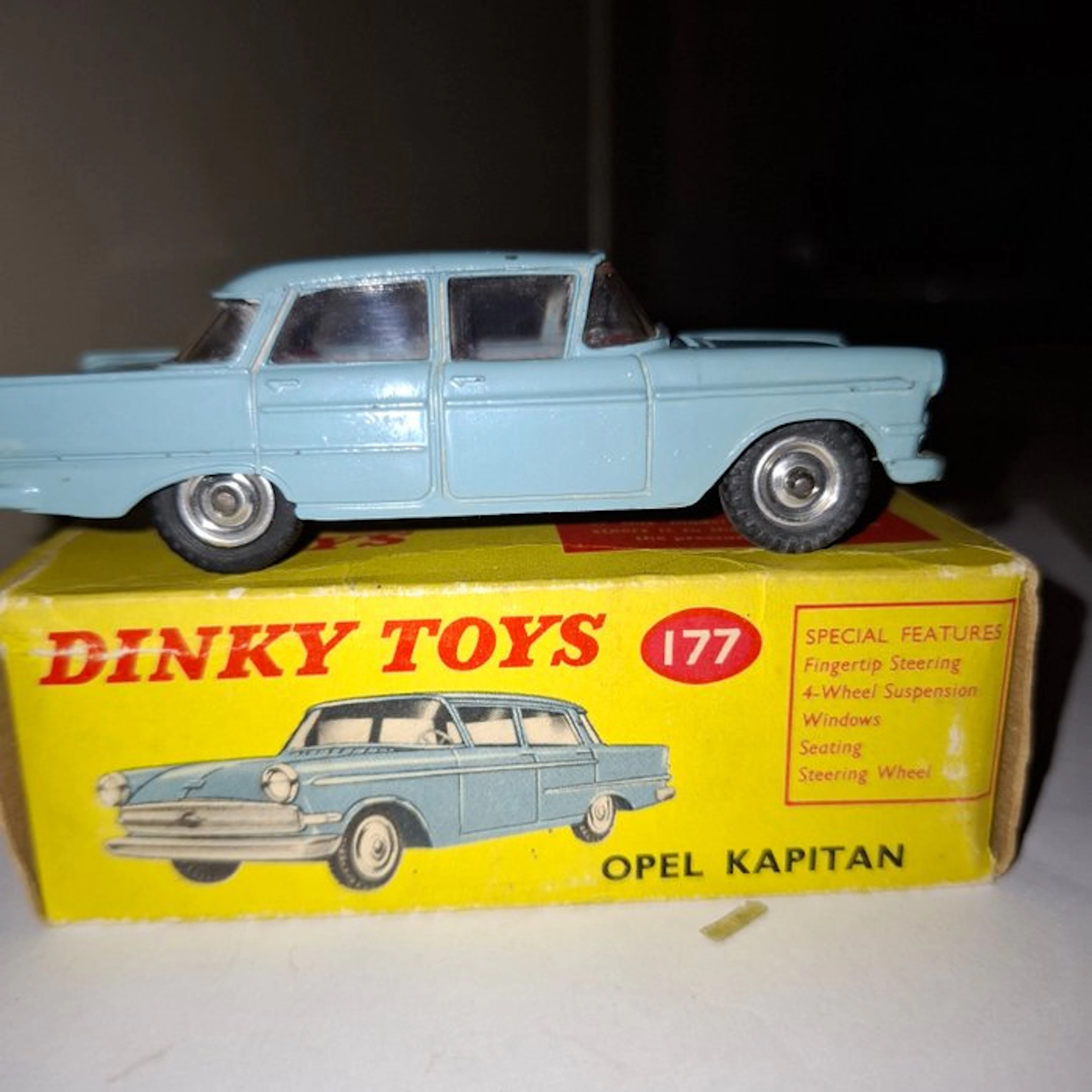 Dinky Toys 1:43 - Model car - Opel Kapitan