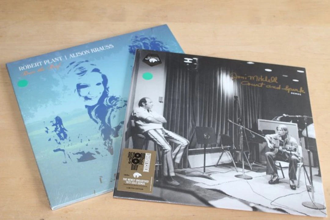 Alison Krauss-Robert Plant & Joni Mitchell - Raise the...