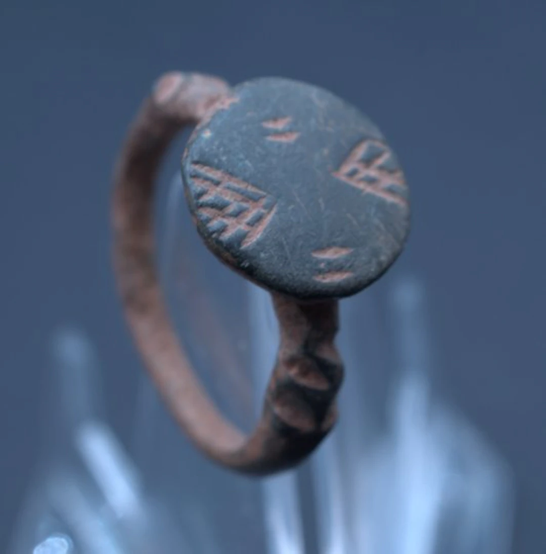 Medieval, Crusaders Bronze Finger Ring - 23 mm (No reserve price)