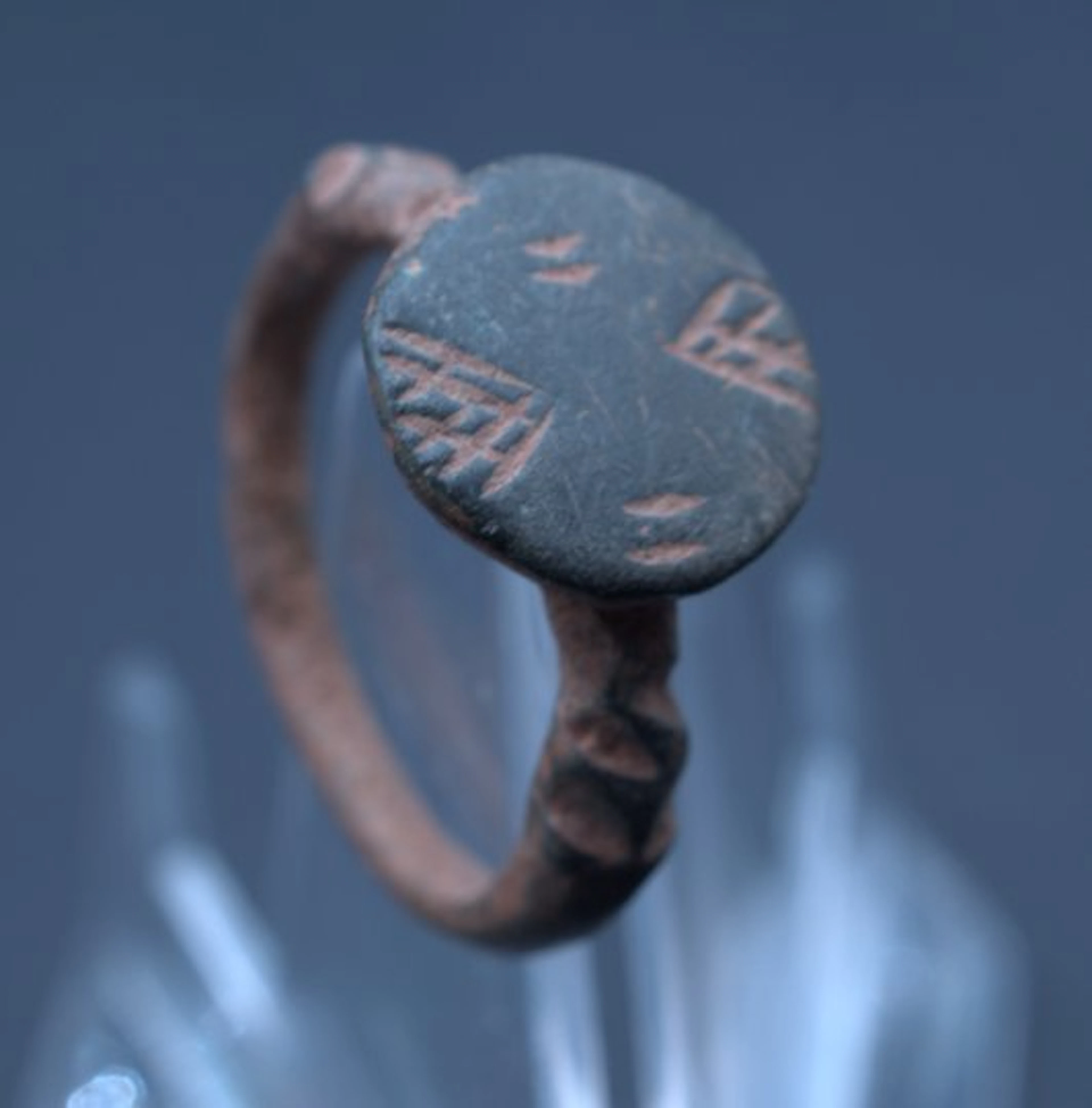 Medieval, Crusaders Bronze Finger Ring - 23 mm (No reserve price)
