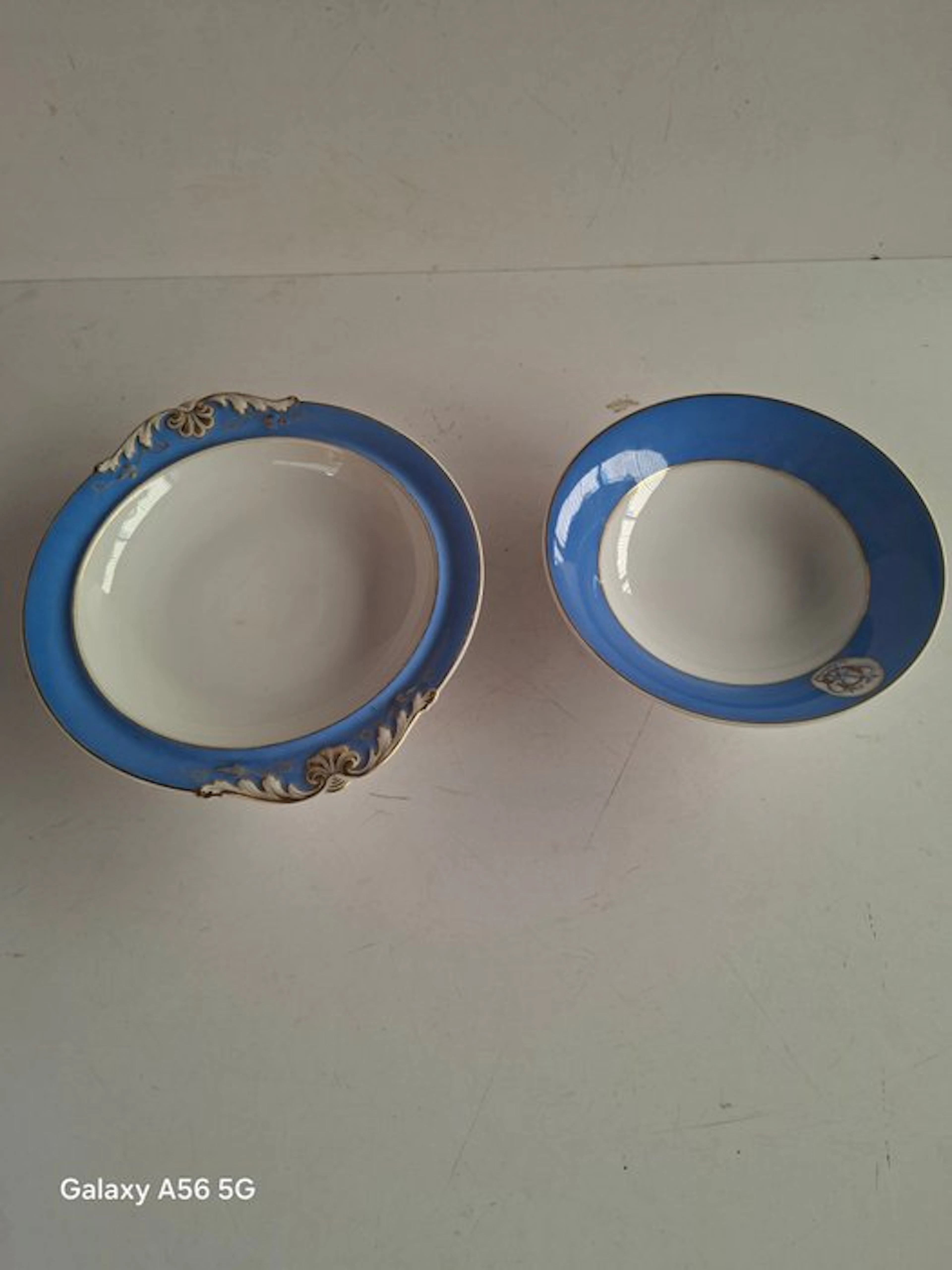 Ginori - Centrepiece (2) - Porcelain - Set of antique cake stands.