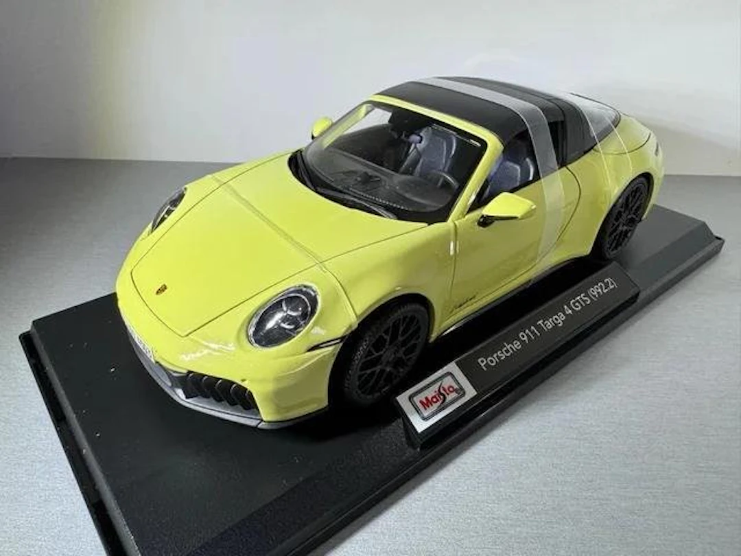 Maisto 1:18 - Model car - Porsche 911 Targa 4 GTS (992.2)