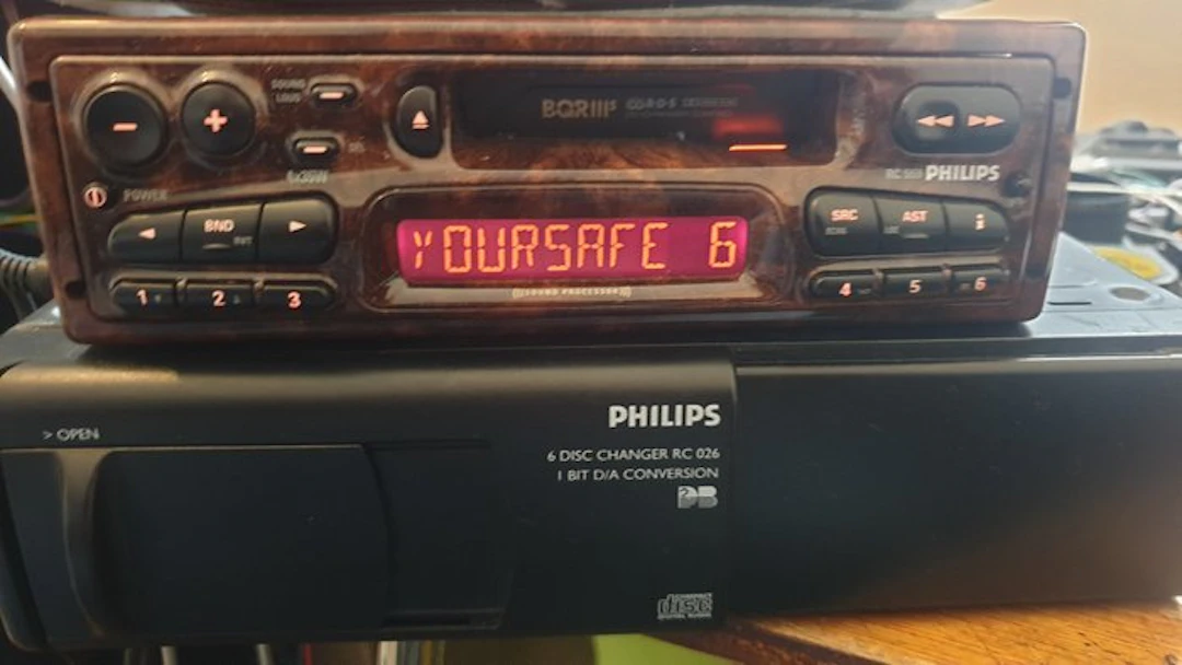 Philips - 559 WurzelHolz met cd changer Autoradio