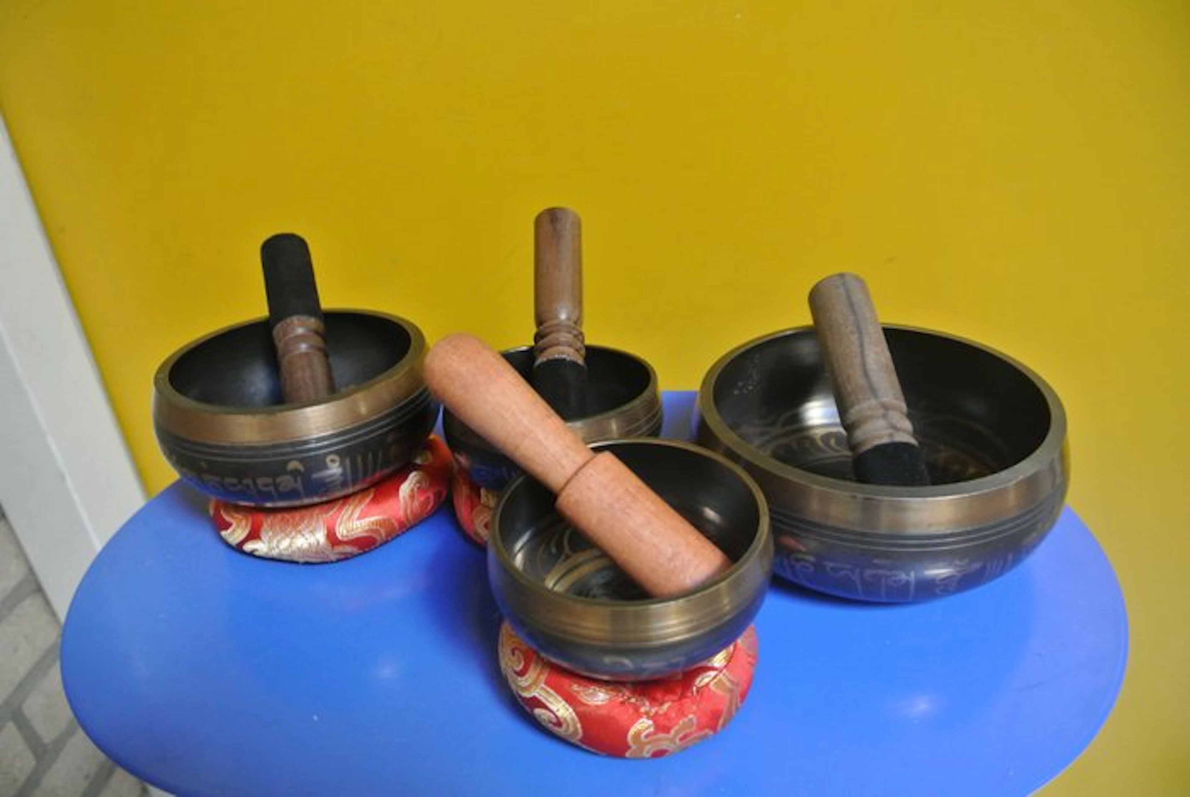 Antique inspired Singing bowl (12) - Lacquered brass