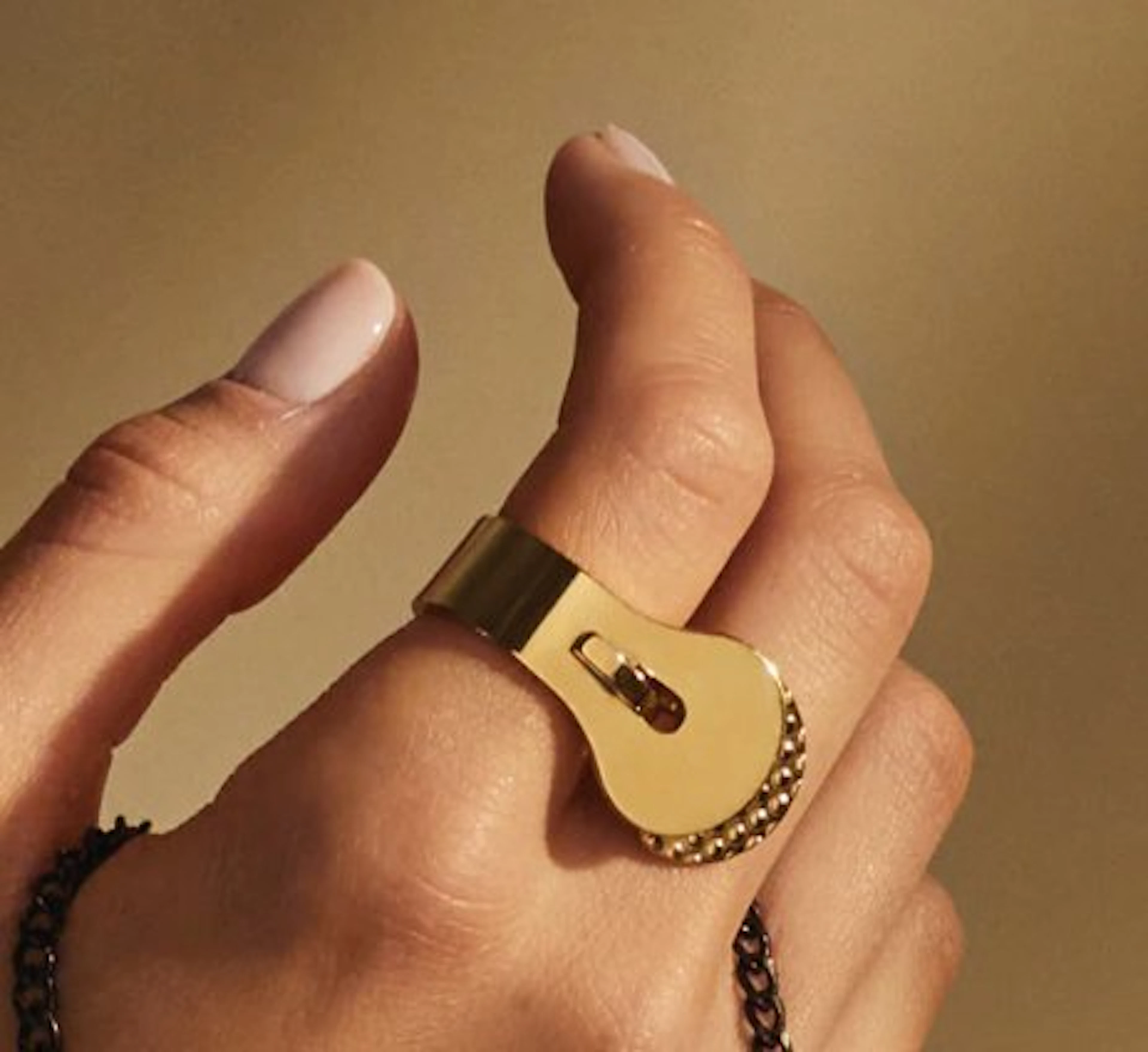 Alessi - "Trama" Ring in steel, coated with hypoallergenic PVD, gold (M) - Ring