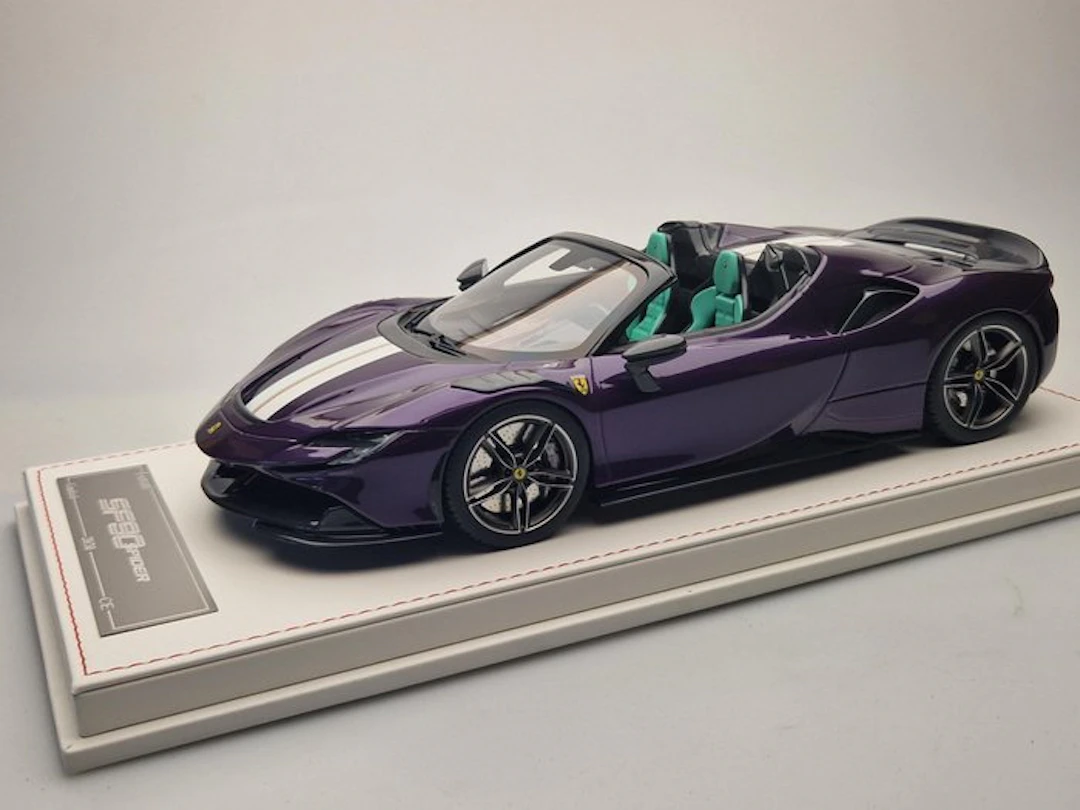 CE-Model 1:18 - Model car - Ferrari SF90 Spider - Paars...