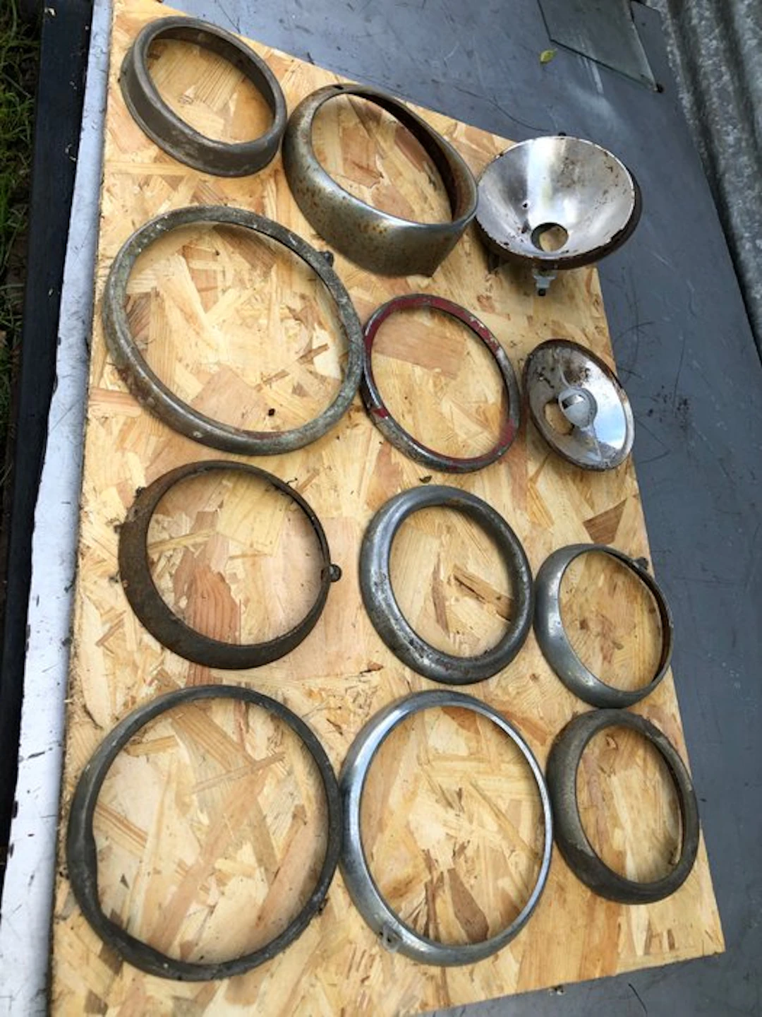 headlight trim - simca / peugeot / citroen