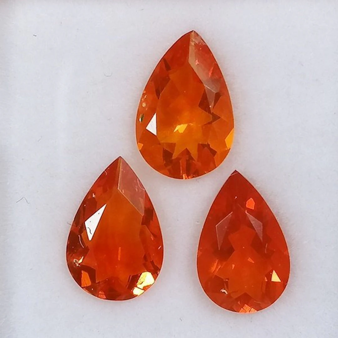 3 pcs Opal - 2.22 ct - Instituto Gemólogico Español (IGE) - No Treatments