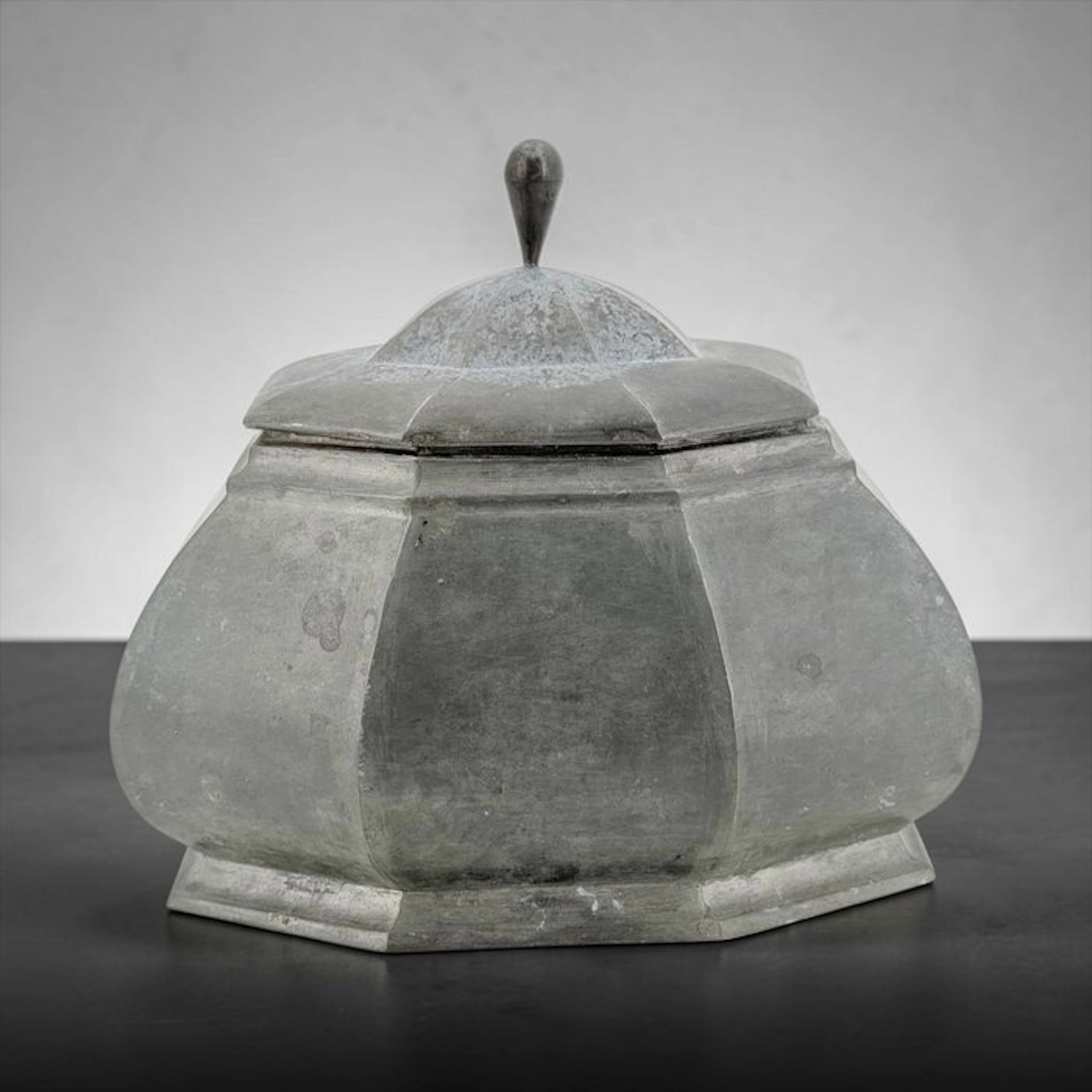 Box - Octagonal (18th century) - Pewter - Tobacco