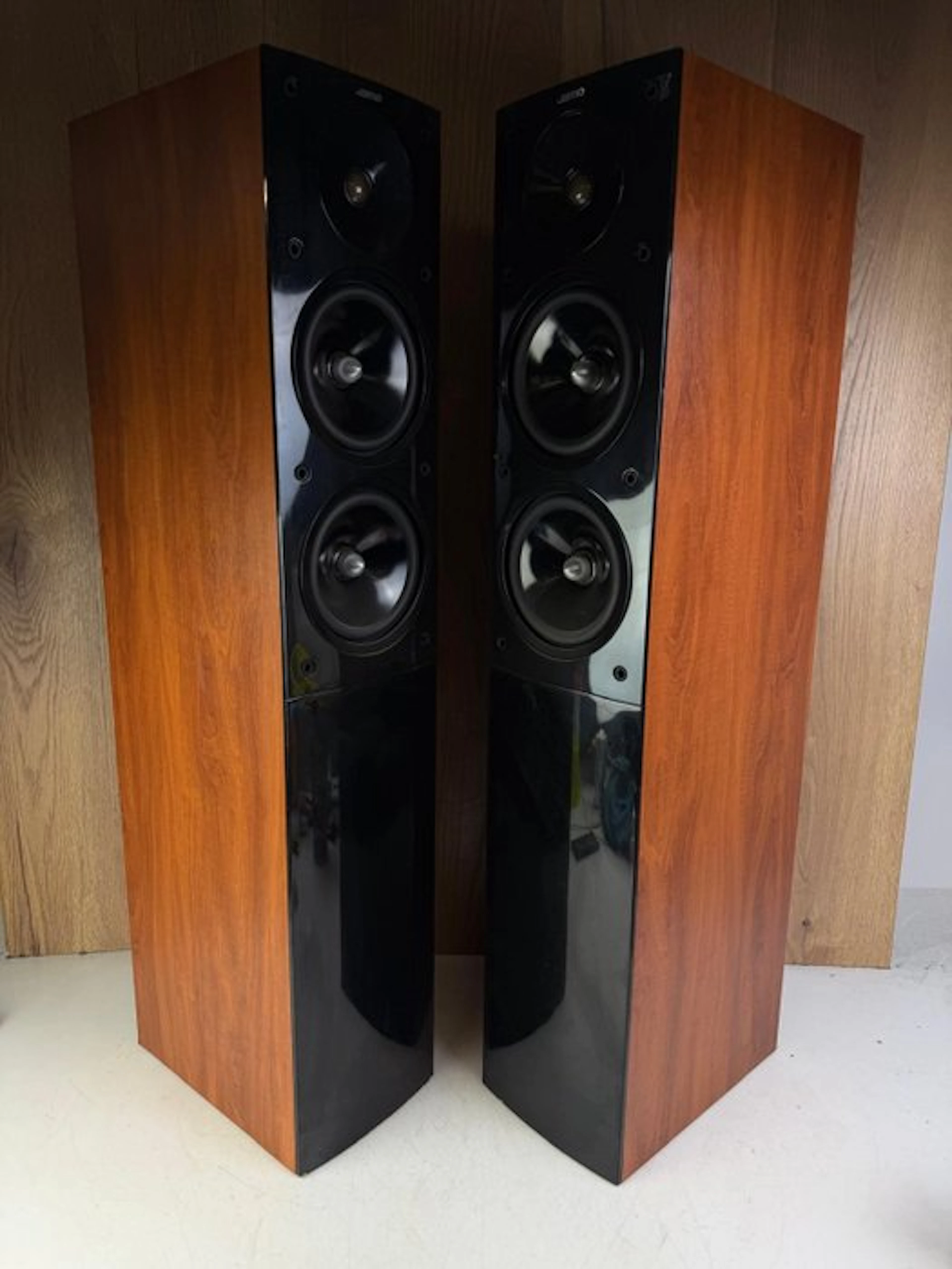 Jamo - S506 - Matching Pair Speaker set