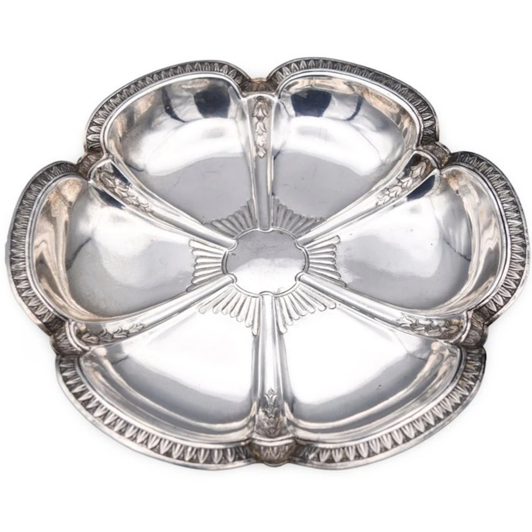 Luis Espuñes - Tray - Circular, lobulated. - .916 (88 Zolotniki) silver