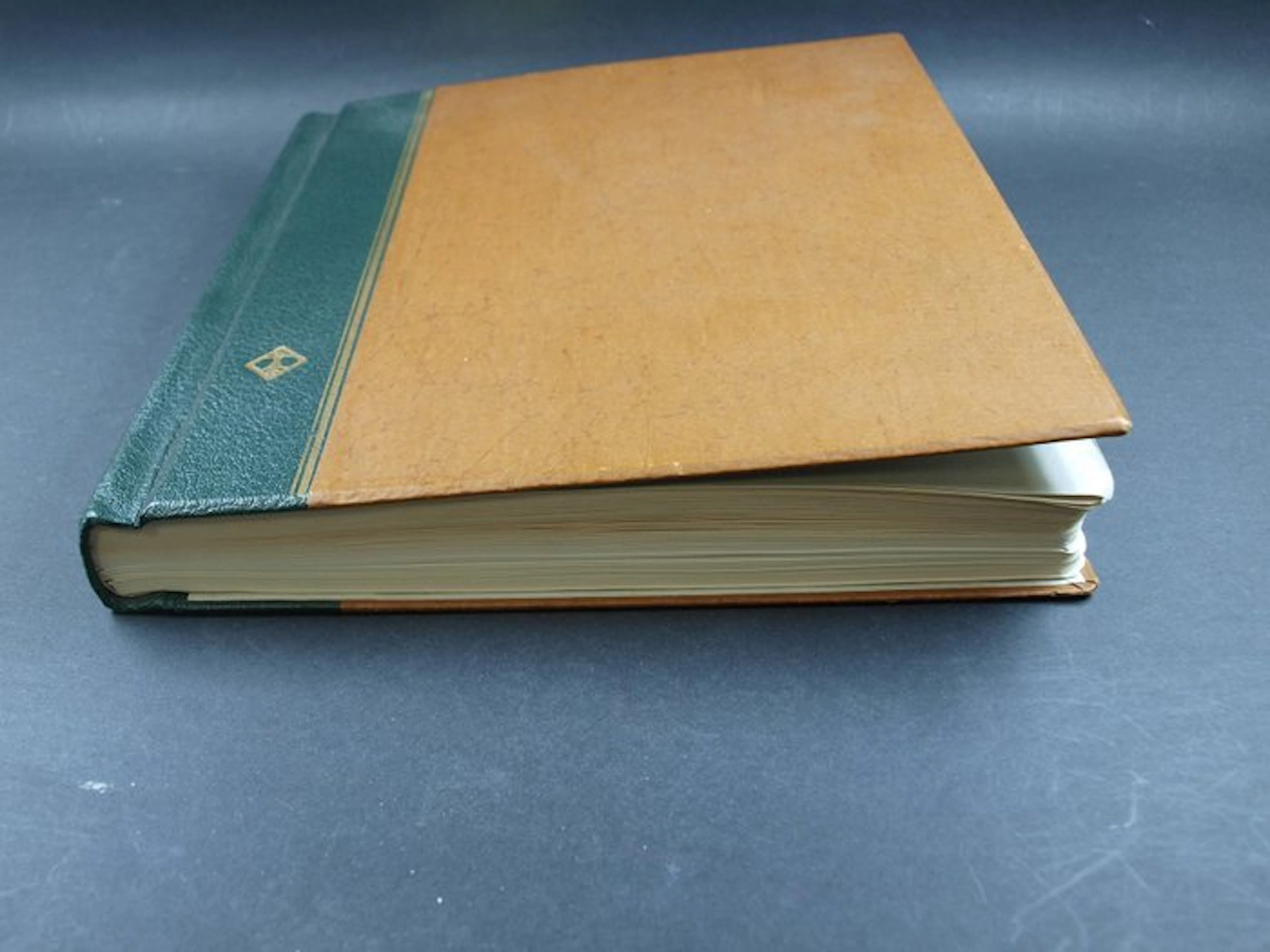 Switzerland 1854/1990 - High-quality collection on album pages.