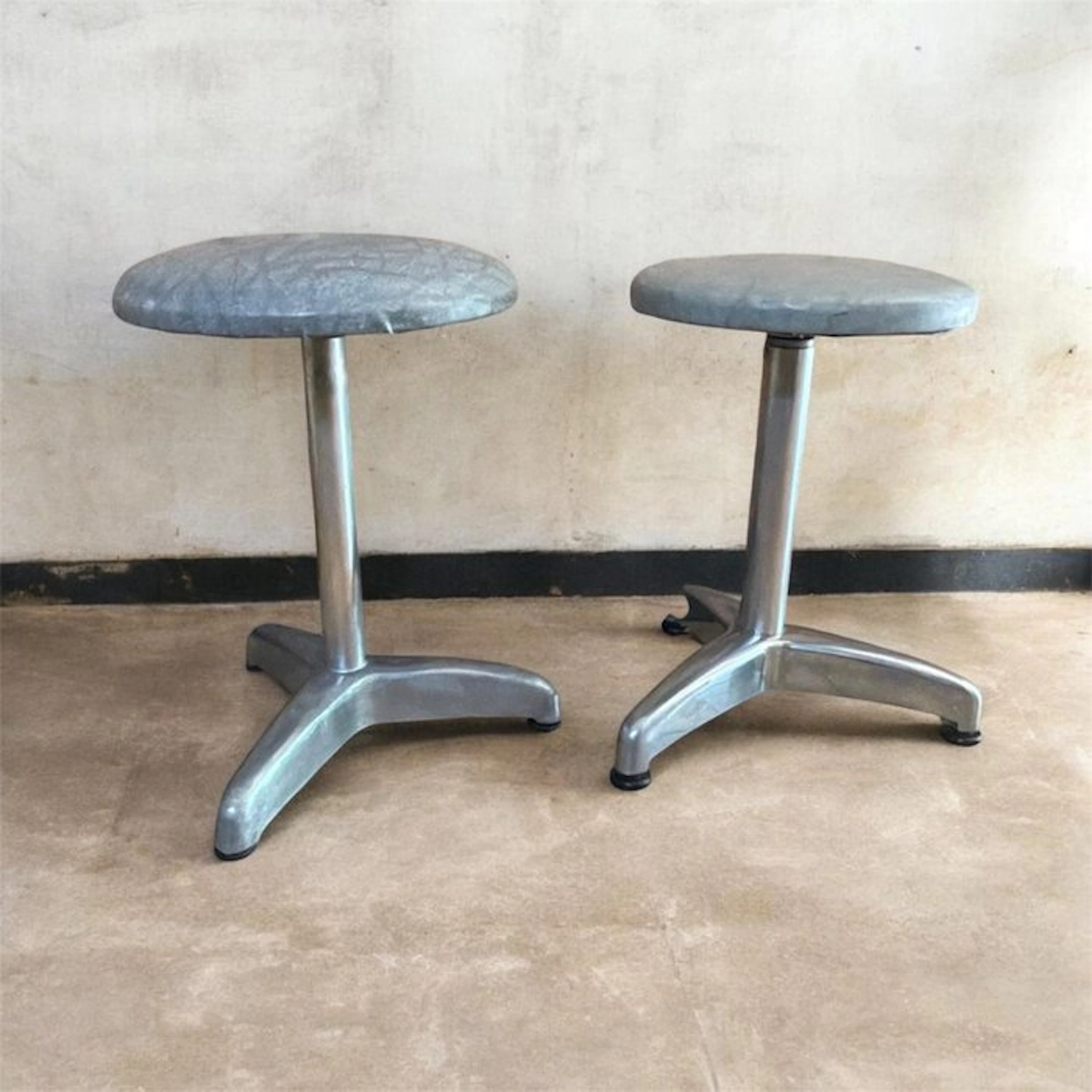 Stool (2) - Metal - Industrial total original