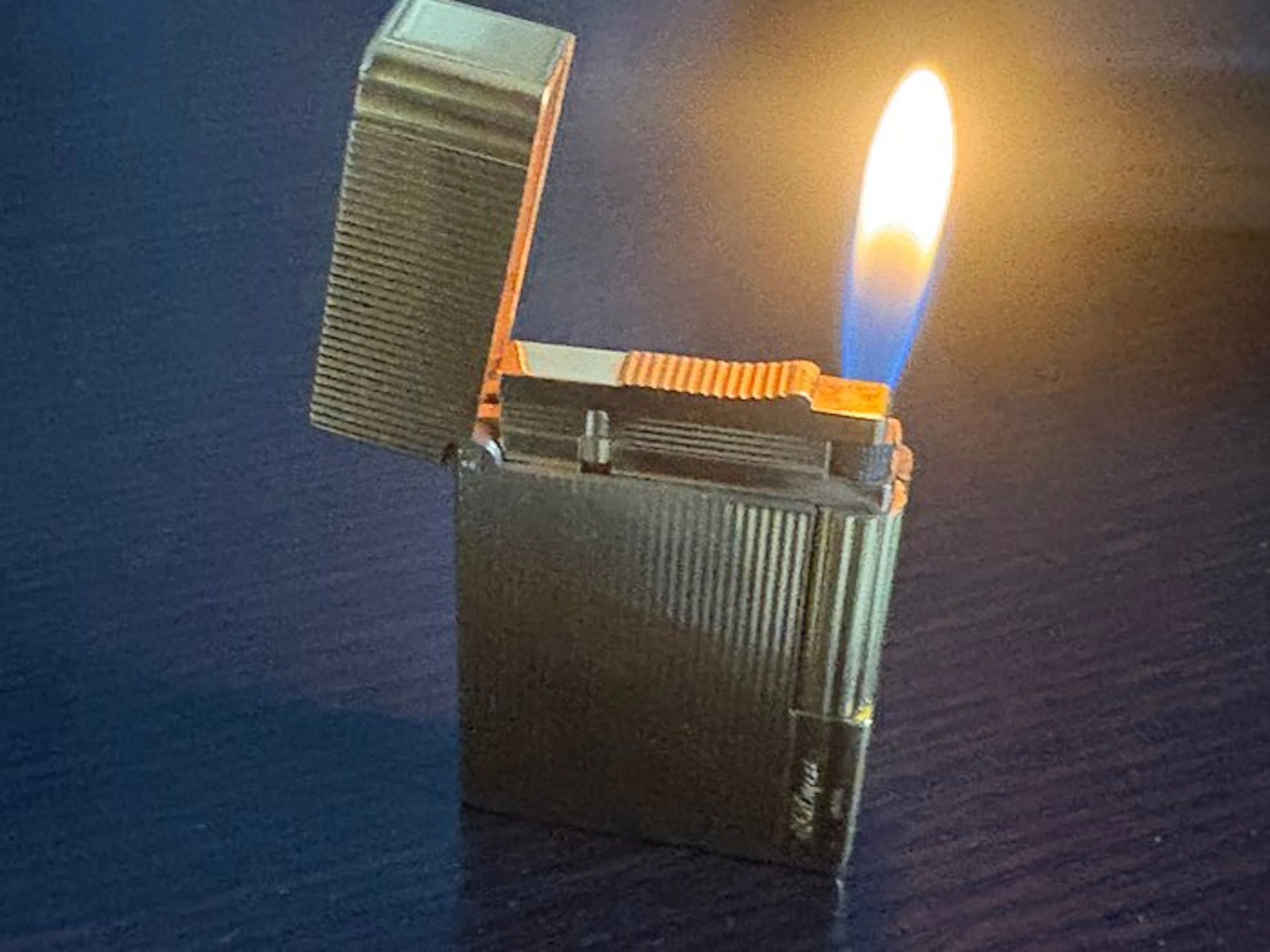 S.T. Dupont - Line 2 - Pocket lighter - Gold plated