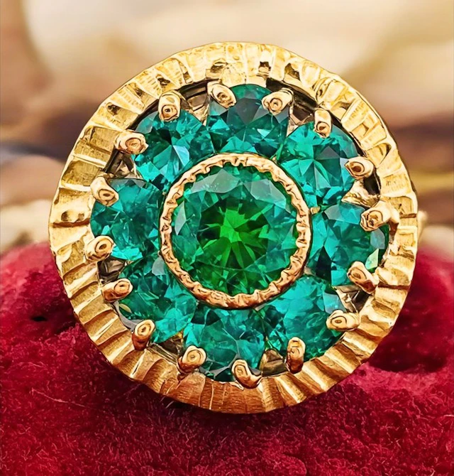 No reserve price - Ring - 9 kt. Yellow gold, Silver Emerald - Emerald