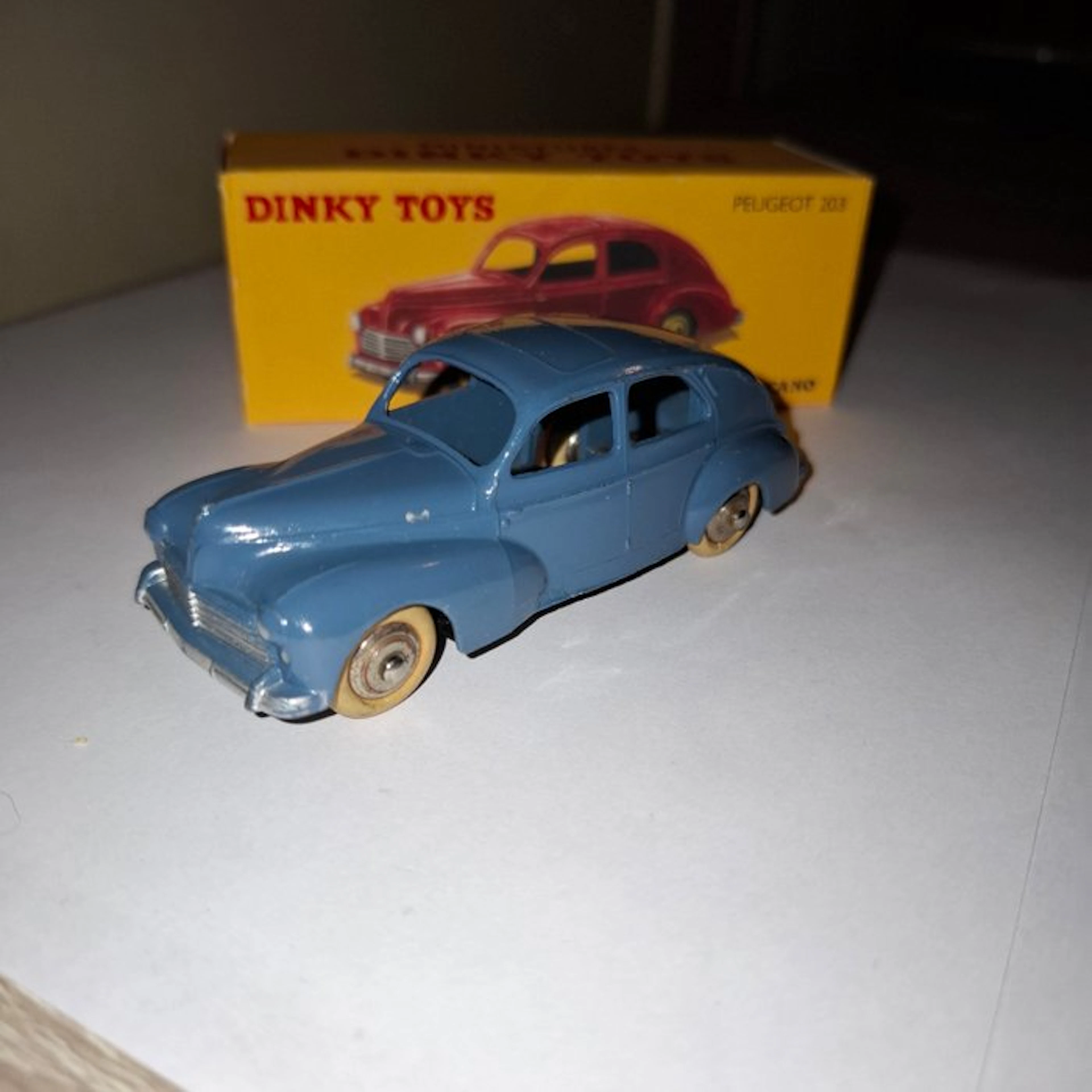 Dinky Toys 1:43 - Model car - Peugeot 203