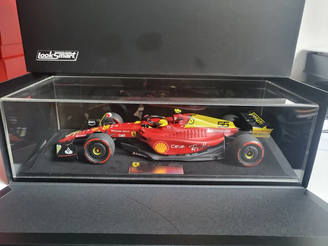 Look Smart 1:18 - Model race car - Ferrari F1-75 GP Italia 2022 Carlos Sainz jr
