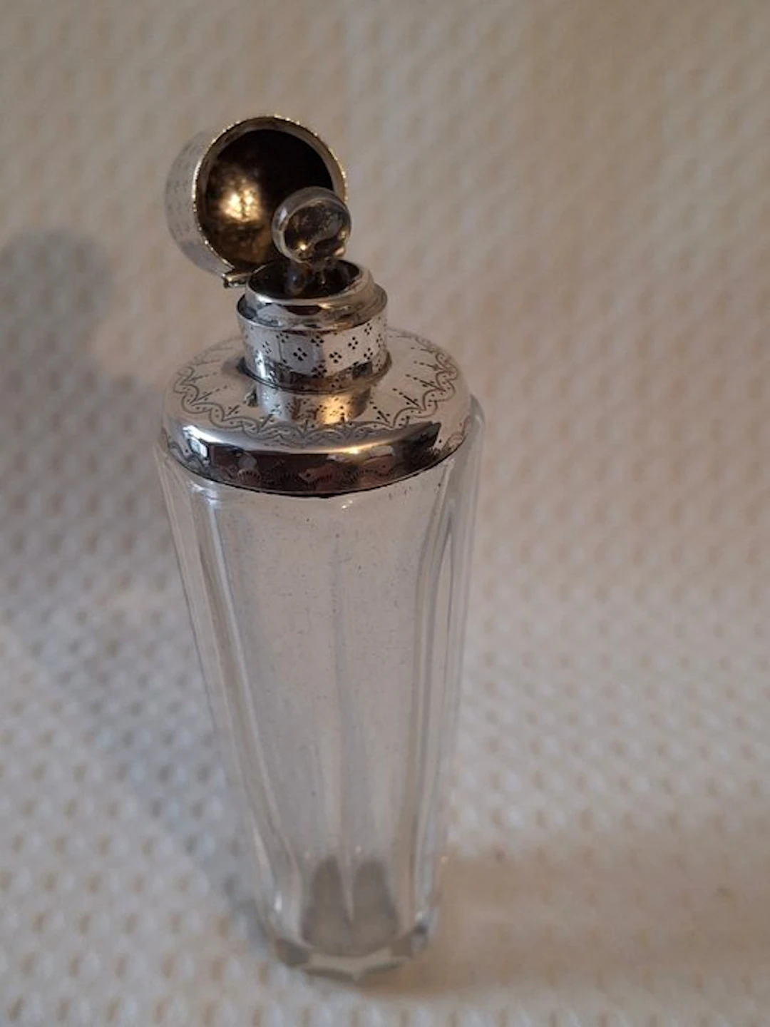 Perfume bottle - Mint condition antique perfume bottle