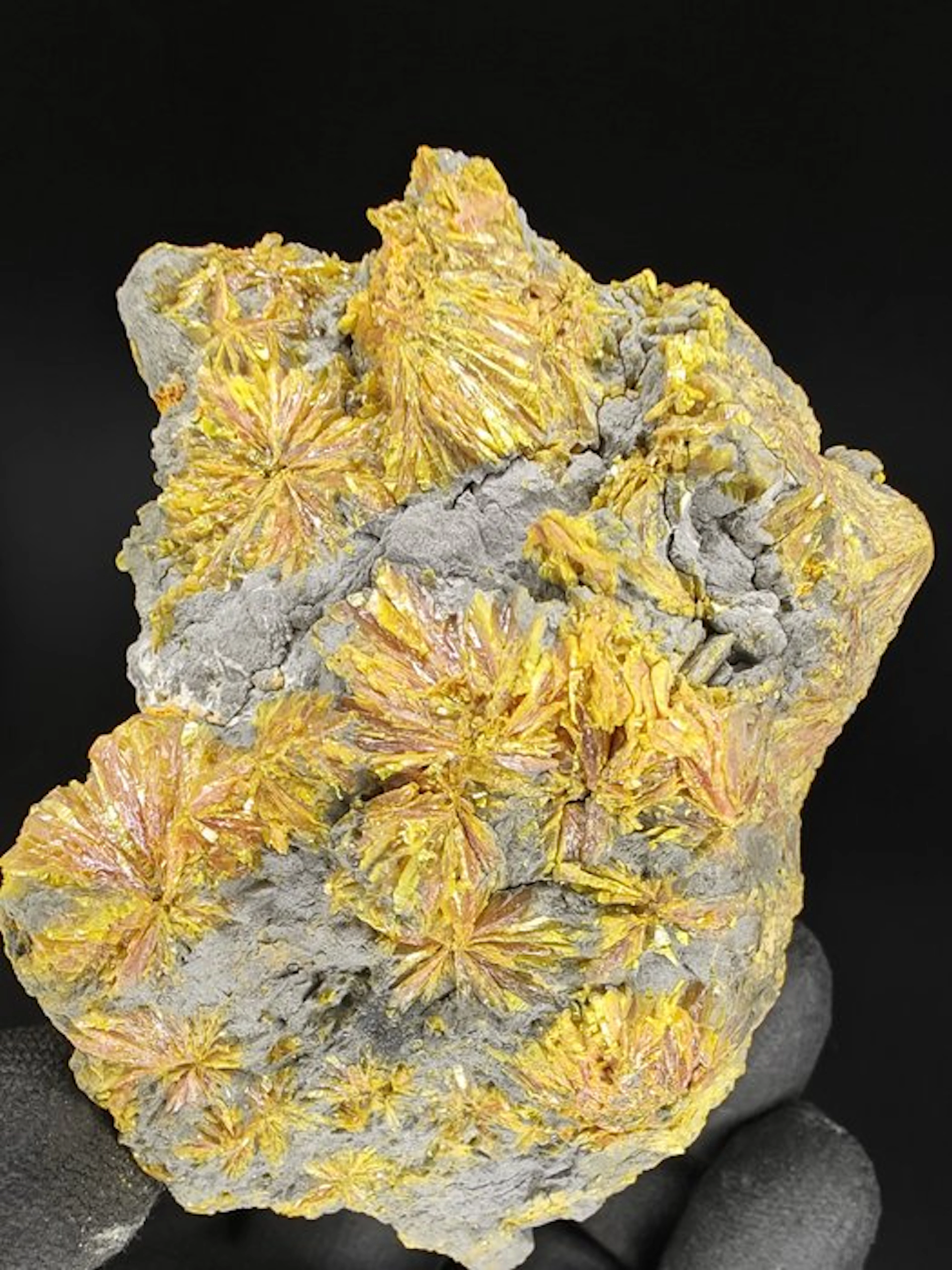 Orpiment Crystals on matrix - Height: 8 cm - Width: 7 cm- 339 g