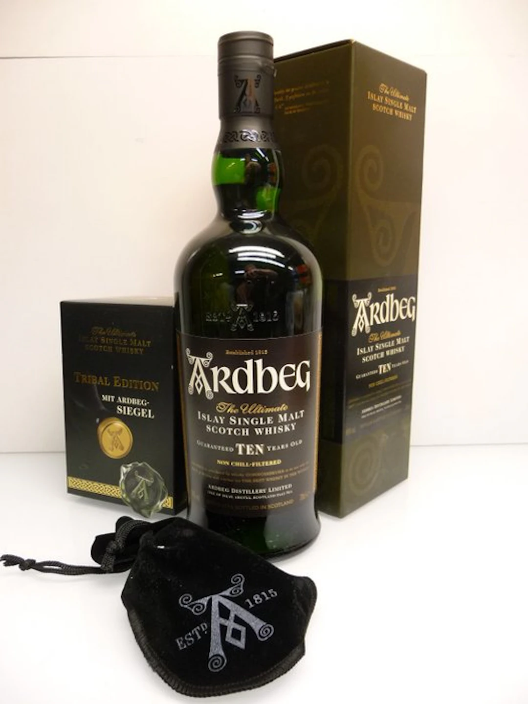 Ardbeg 10 years old Tribal Edition 2010 with Ardbeg-Seal and Ardbeg wax - b