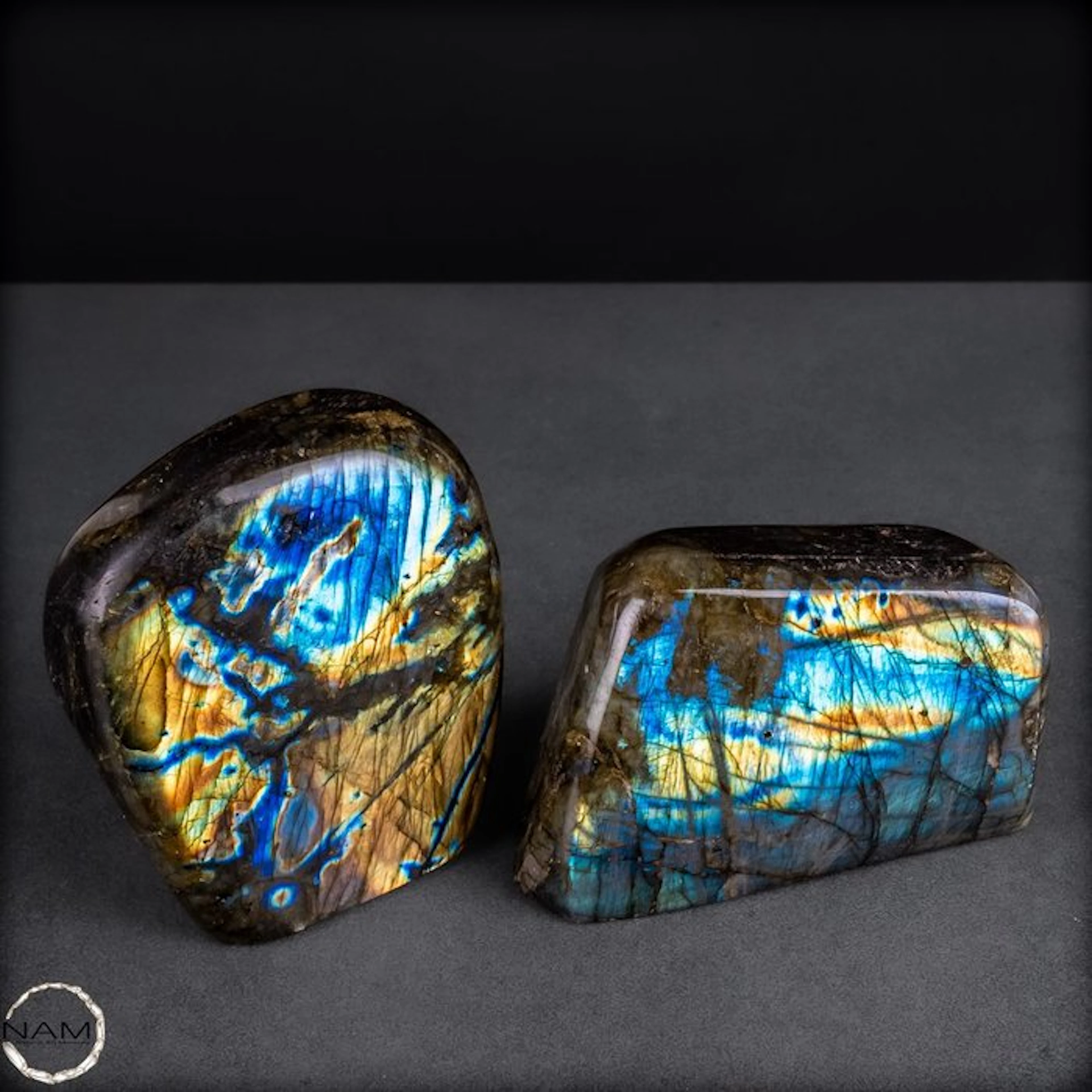 Natural labradorite duo from Madagascar – Spectacular...