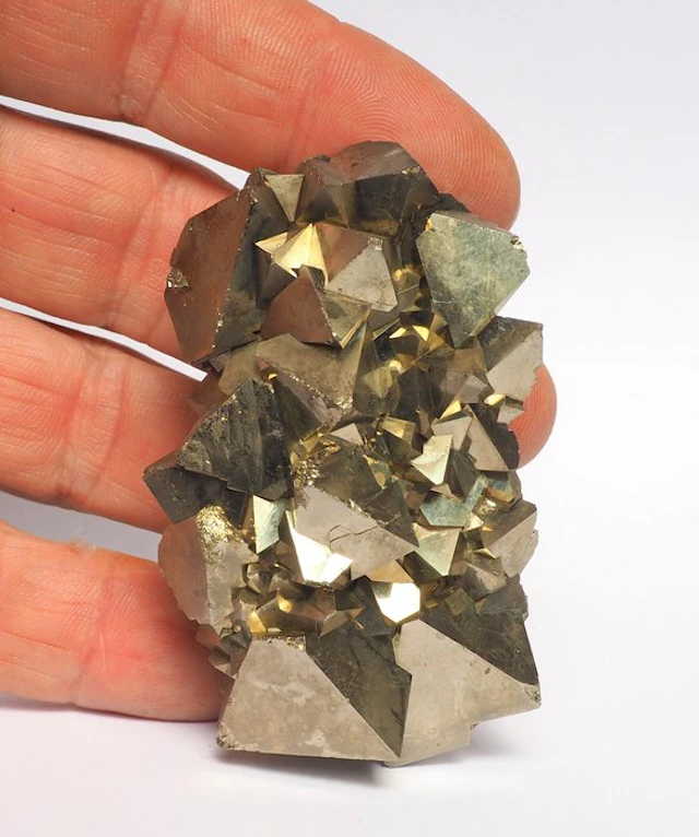 Pyrite Crystals on matrix - Height: 7 cm - Width: 4.5 cm- 100 g