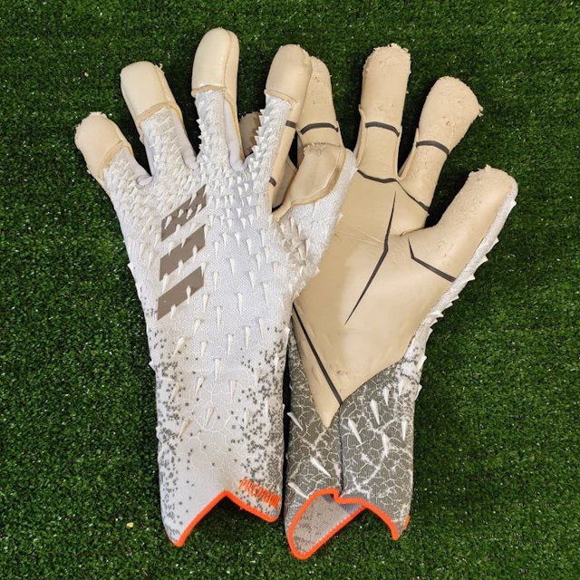Udinese - Italian Football League - Marco Silvestri - 2022 - Goal keeper gloves