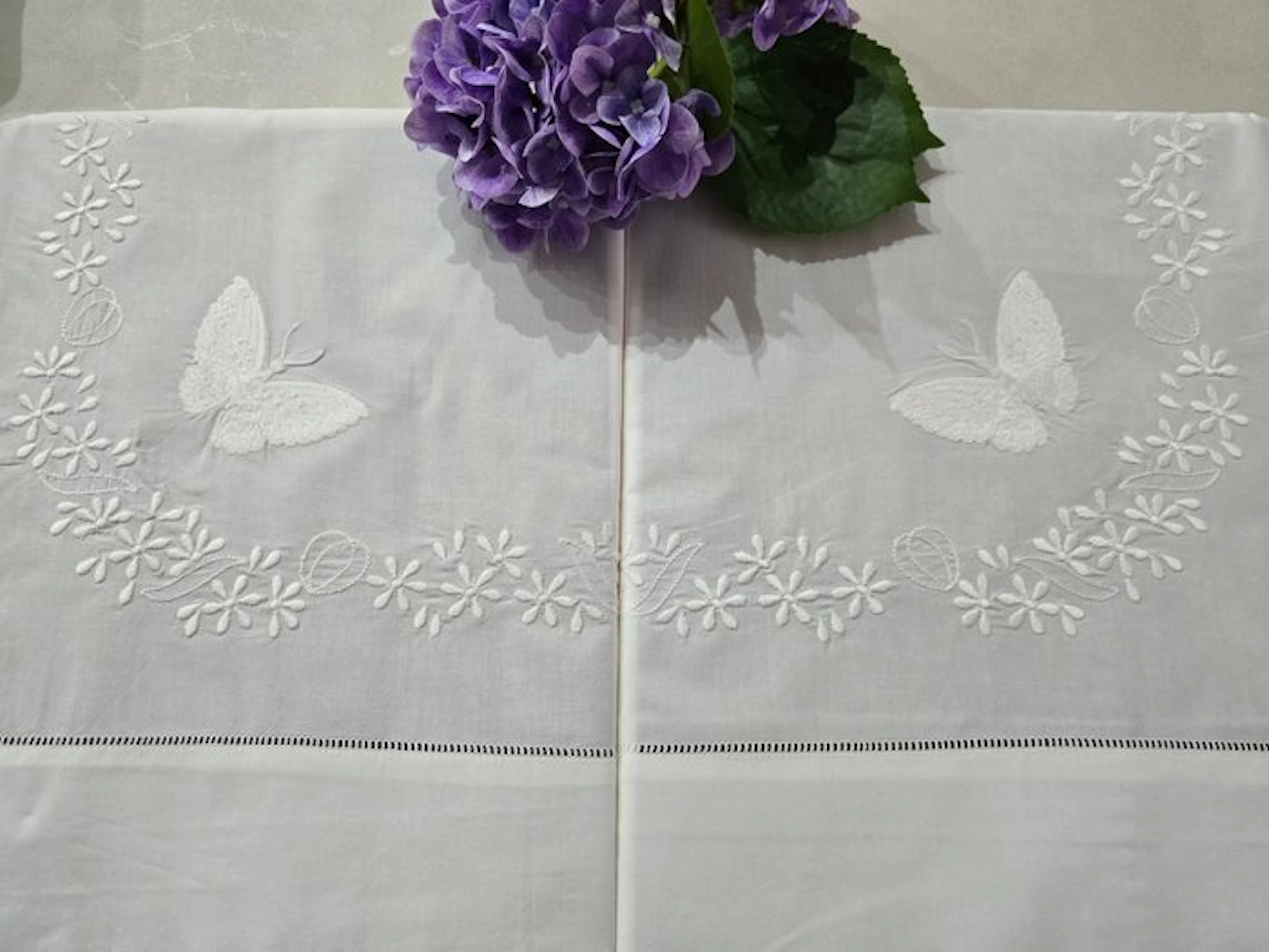 Set Lenzuola ricamate in puro cotone percalle Ricamo in...