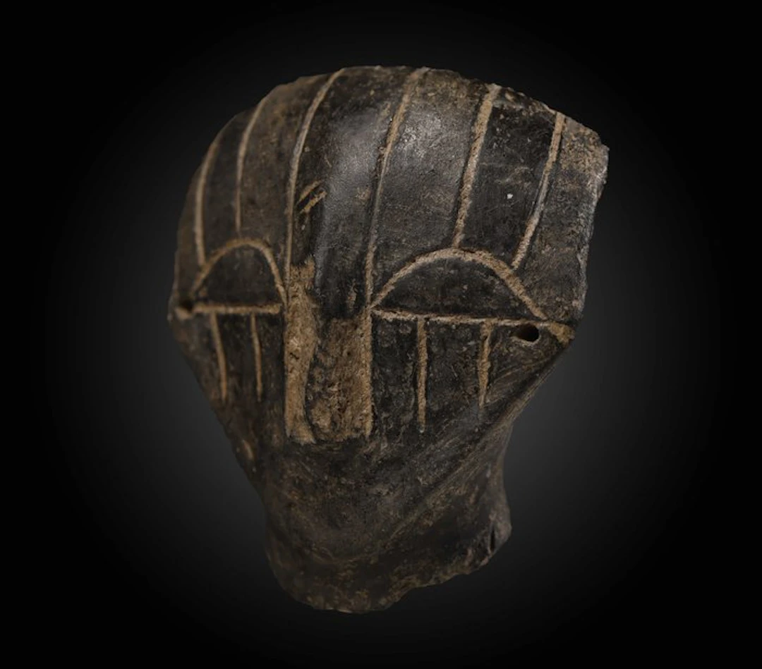 Europe rare Vinça head idol in terracotta