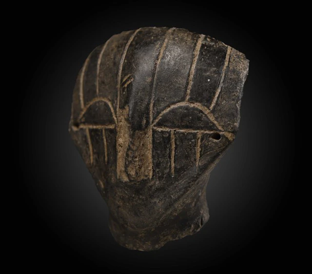 Europe rare Vinça head idol in terracotta