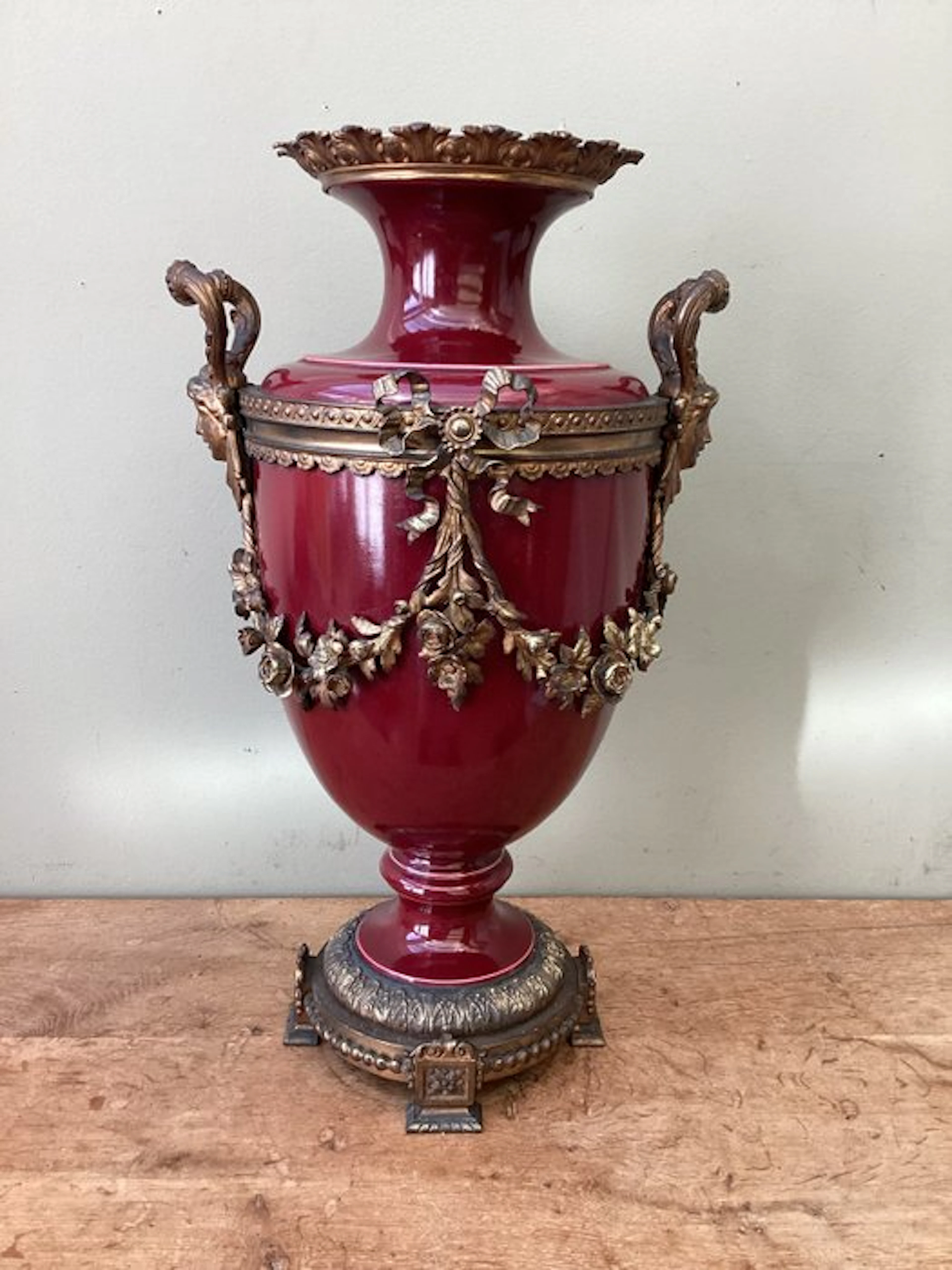 Vase - Porcelain, Gilded bronze - French urn, circa 1870.