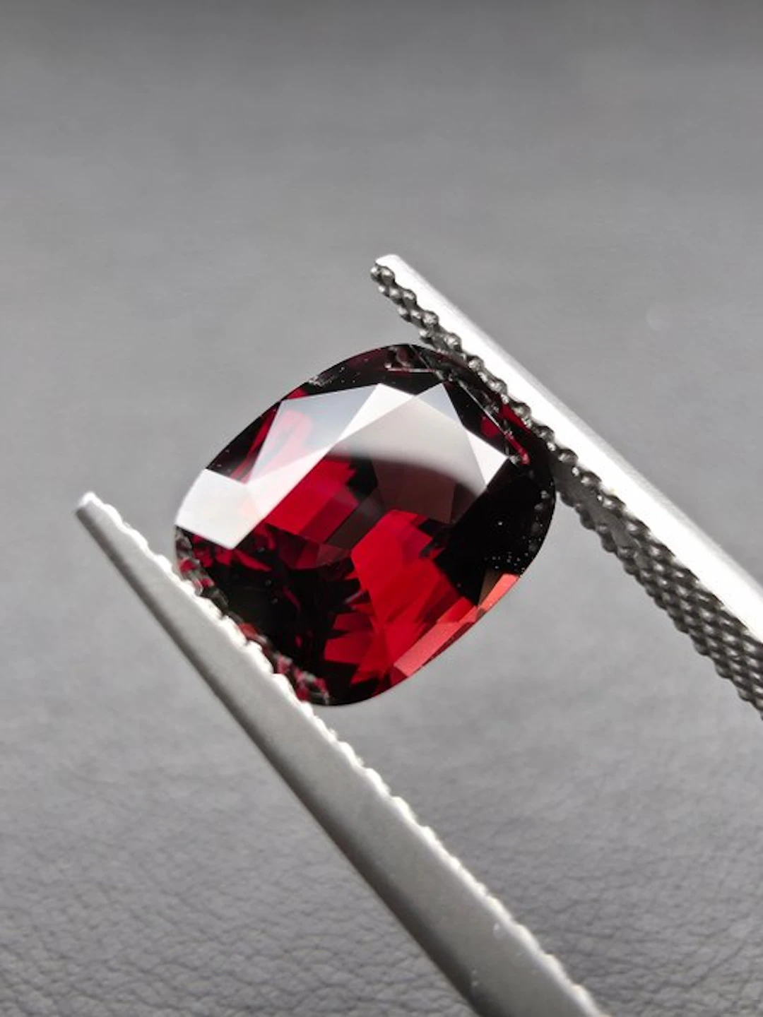 No reserve price - 1 pcs Red