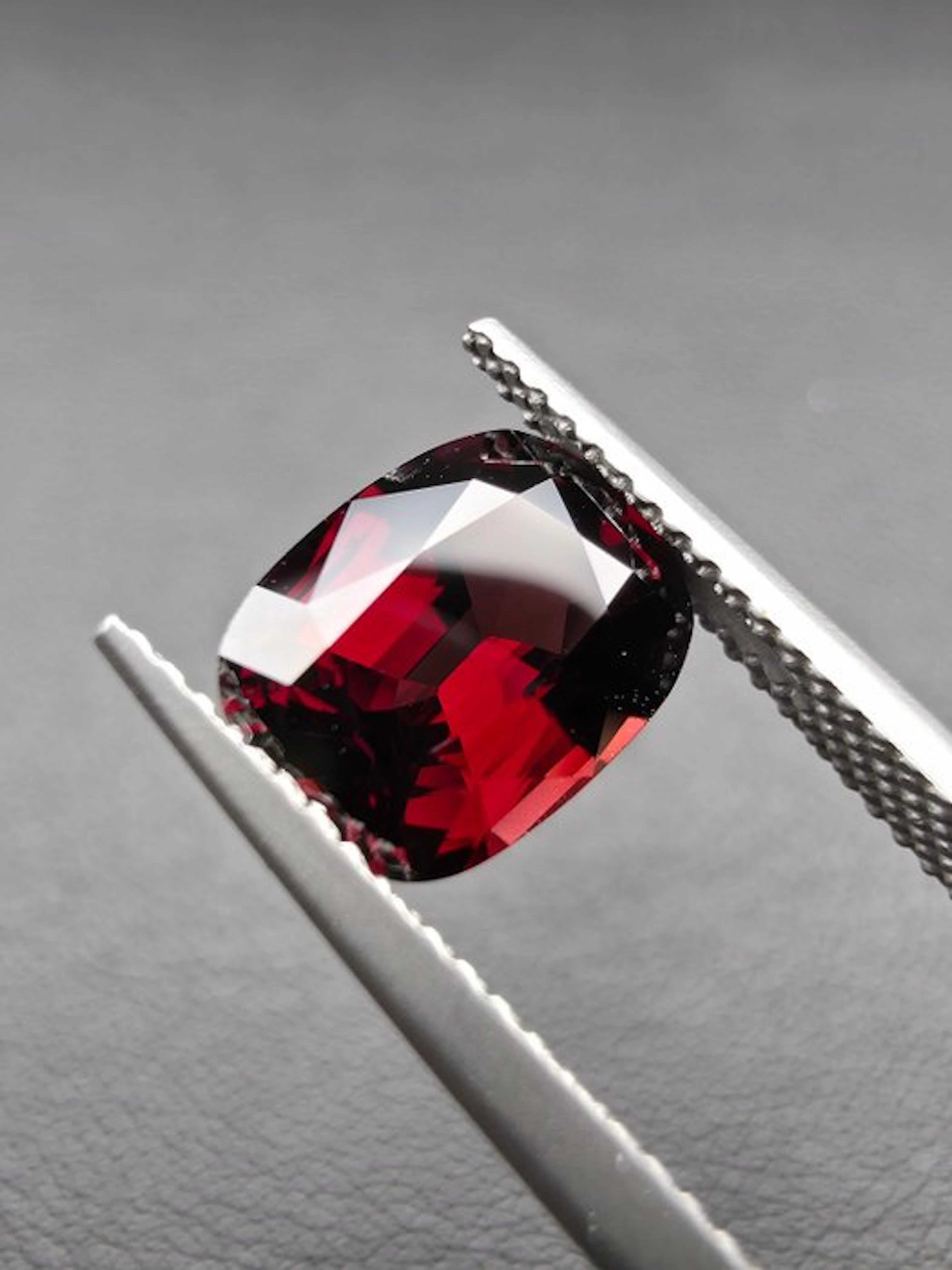 No reserve price - 1 pcs Red