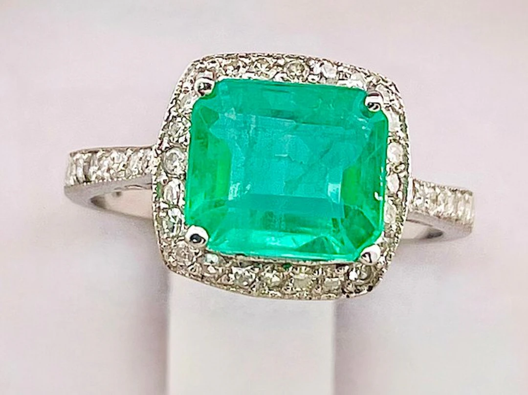 Ring - 14 kt. White gold Emerald - Diamond