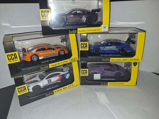 cca 1:43 - Model race car (5) - Audi RS 5 DTM; Bentley...