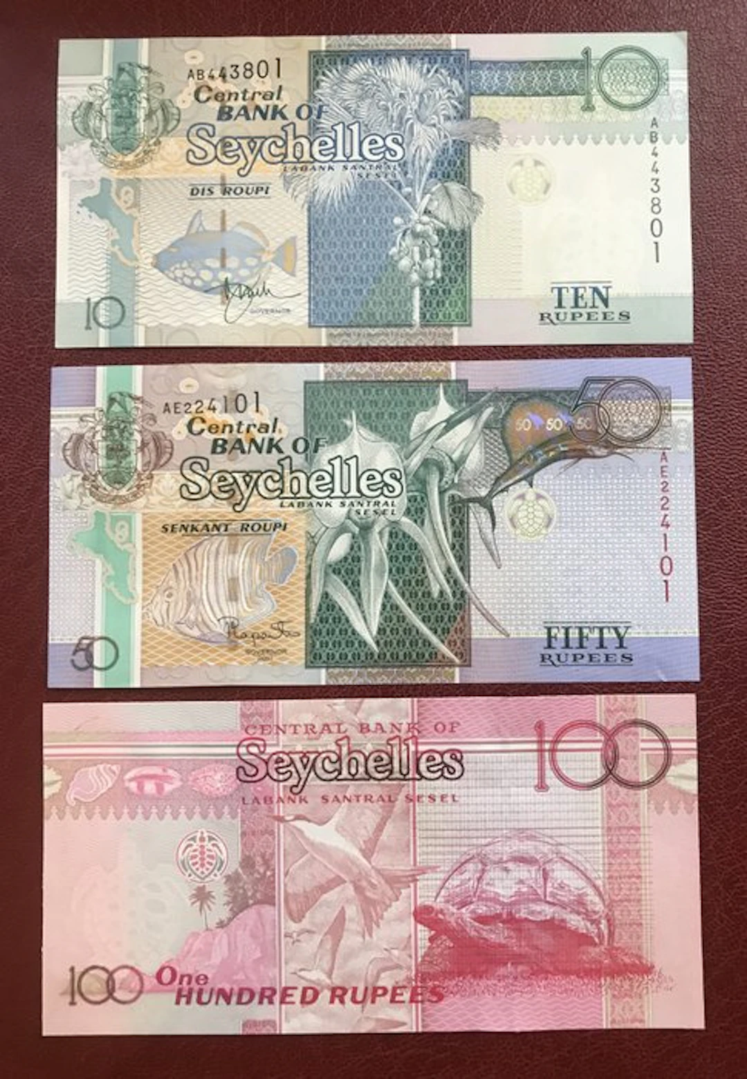 Seychelles. - 10, 50, 100 Rupees 2011 - Pick 42, 43, 44 (No reserve price)