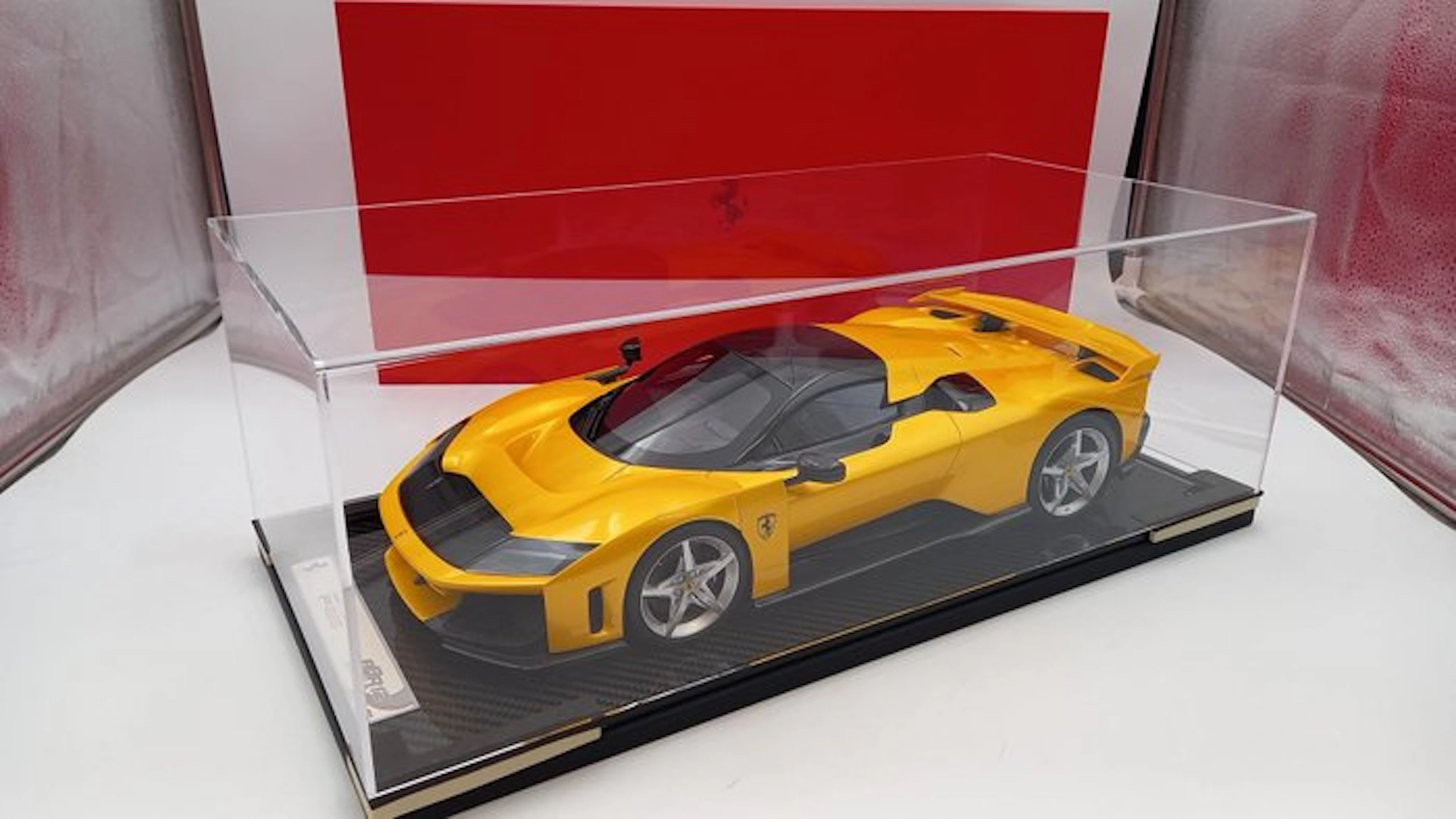 BBR 1:12 - Model car - Ferrari F80 Giallo Tristrato - (Cod.L4)