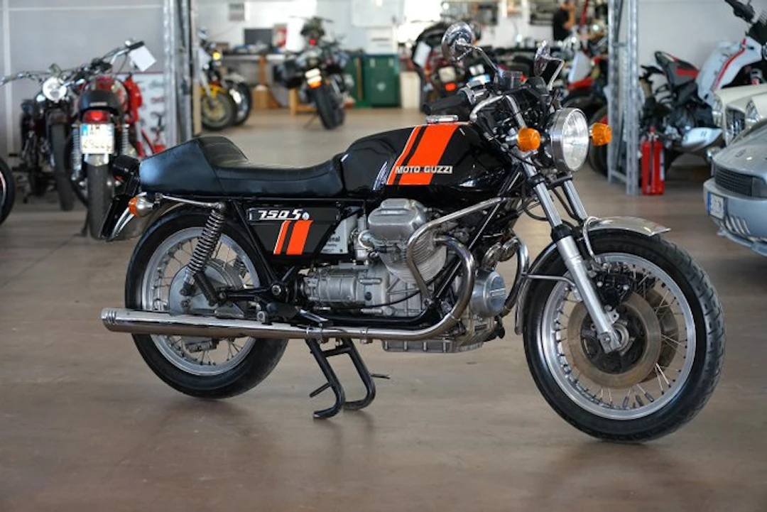 Moto Guzzi - V7 - 750 - S - 1975
