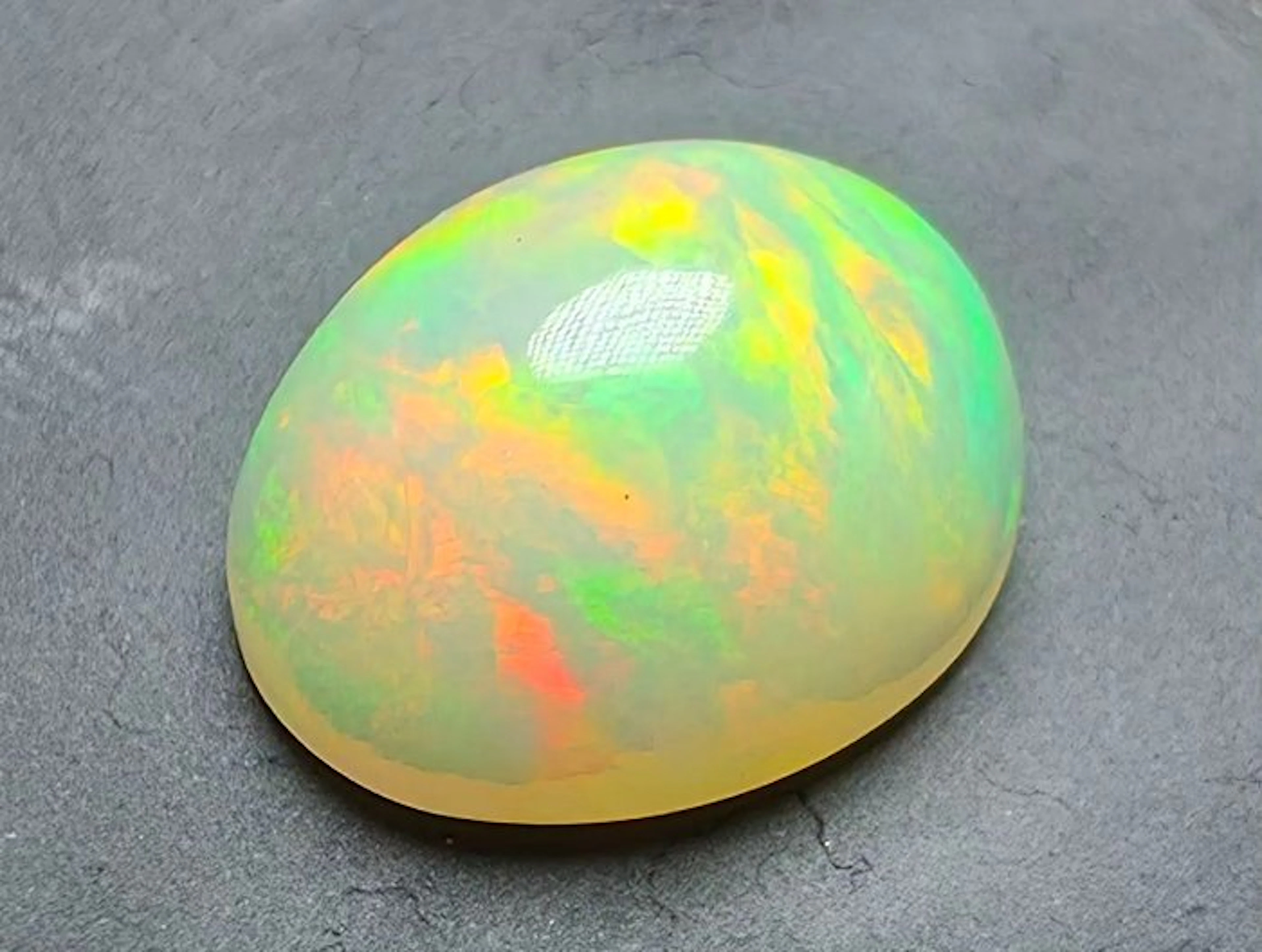 Opal Cabochon - Height: 12 mm - Width: 9.5 mm- 0.63 g - (1)