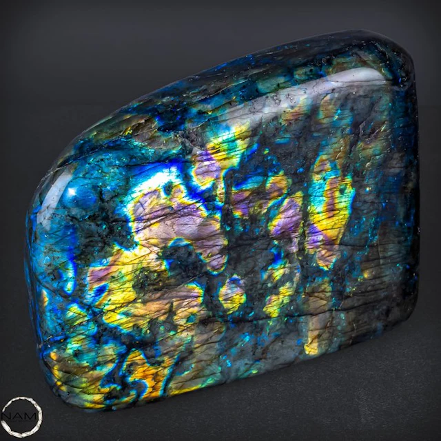 Natural labradorite freeform from Madagascar –...