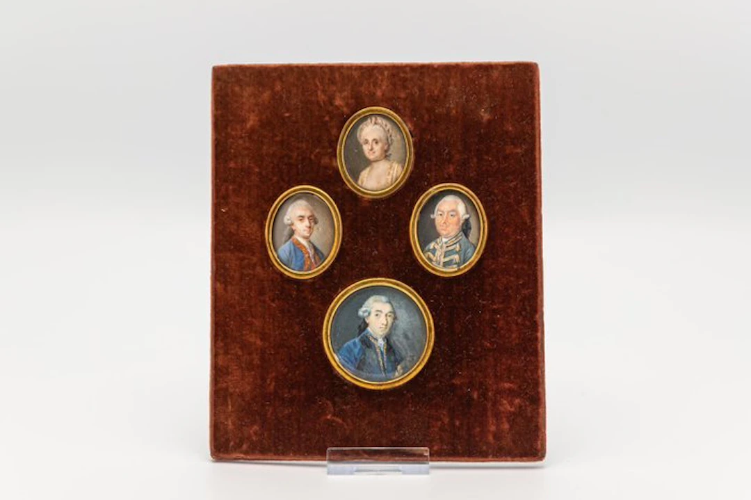 Unknown artist - 4 miniatuur portretjes in 1 lijstje, laat 18e eeuw