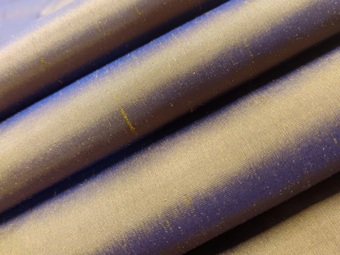 Silk shantung E 686 1.30 x 5.90 m - Textile - 590 m - 130 m - Shantung silk