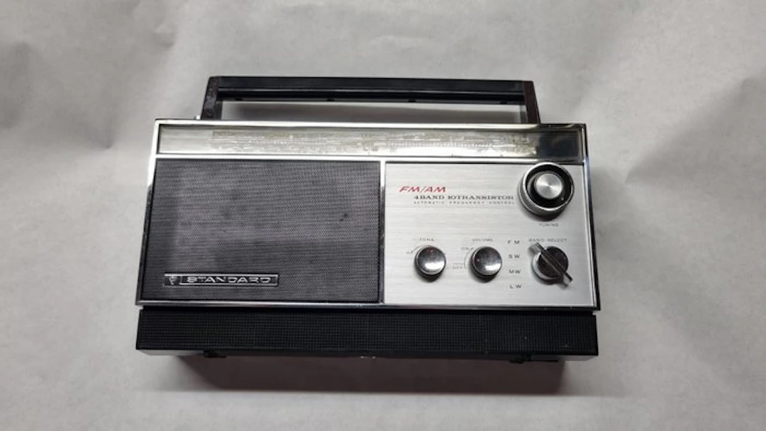 Standard Radio Corp. - SR-J802FL Radio