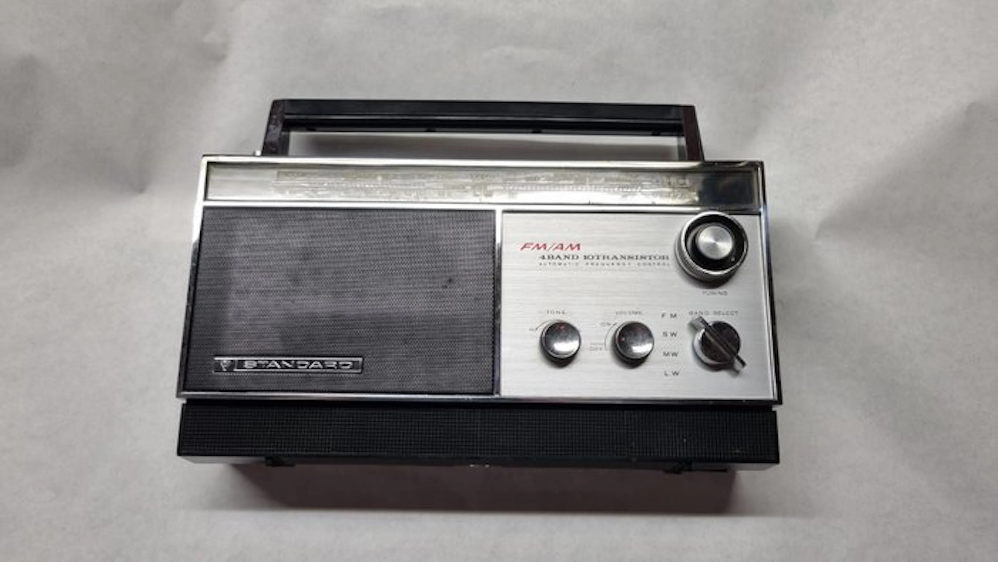 Standard Radio Corp. - SR-J802FL Radio