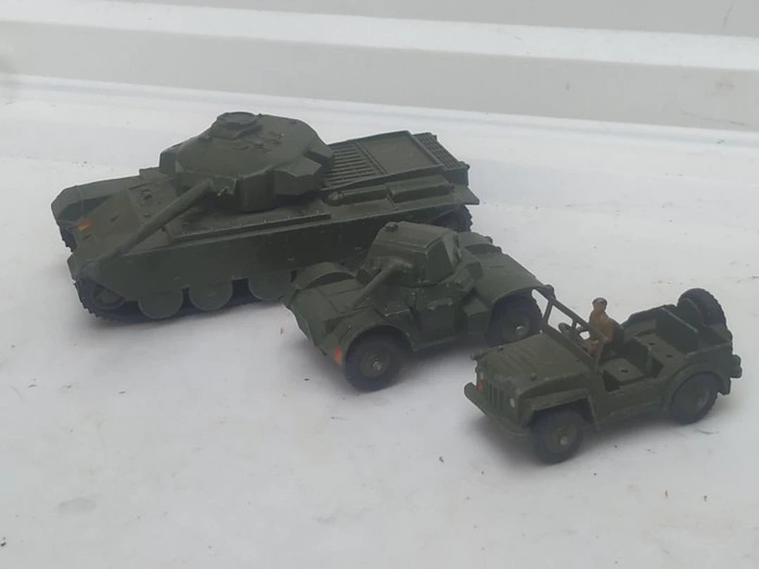 Dinky Toys Diverse Schalen - Model military vehicle (3)...