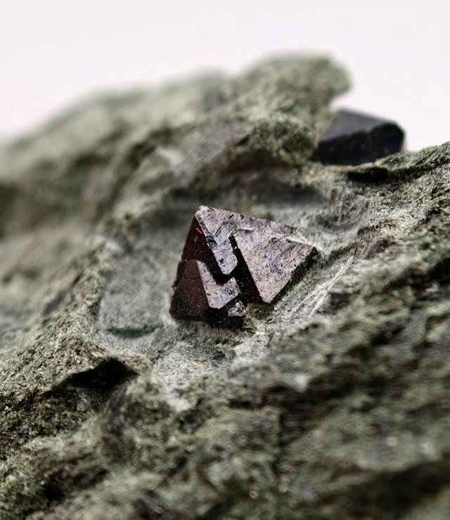 ALPINO, OCTAHEDRAL MAGNETITE